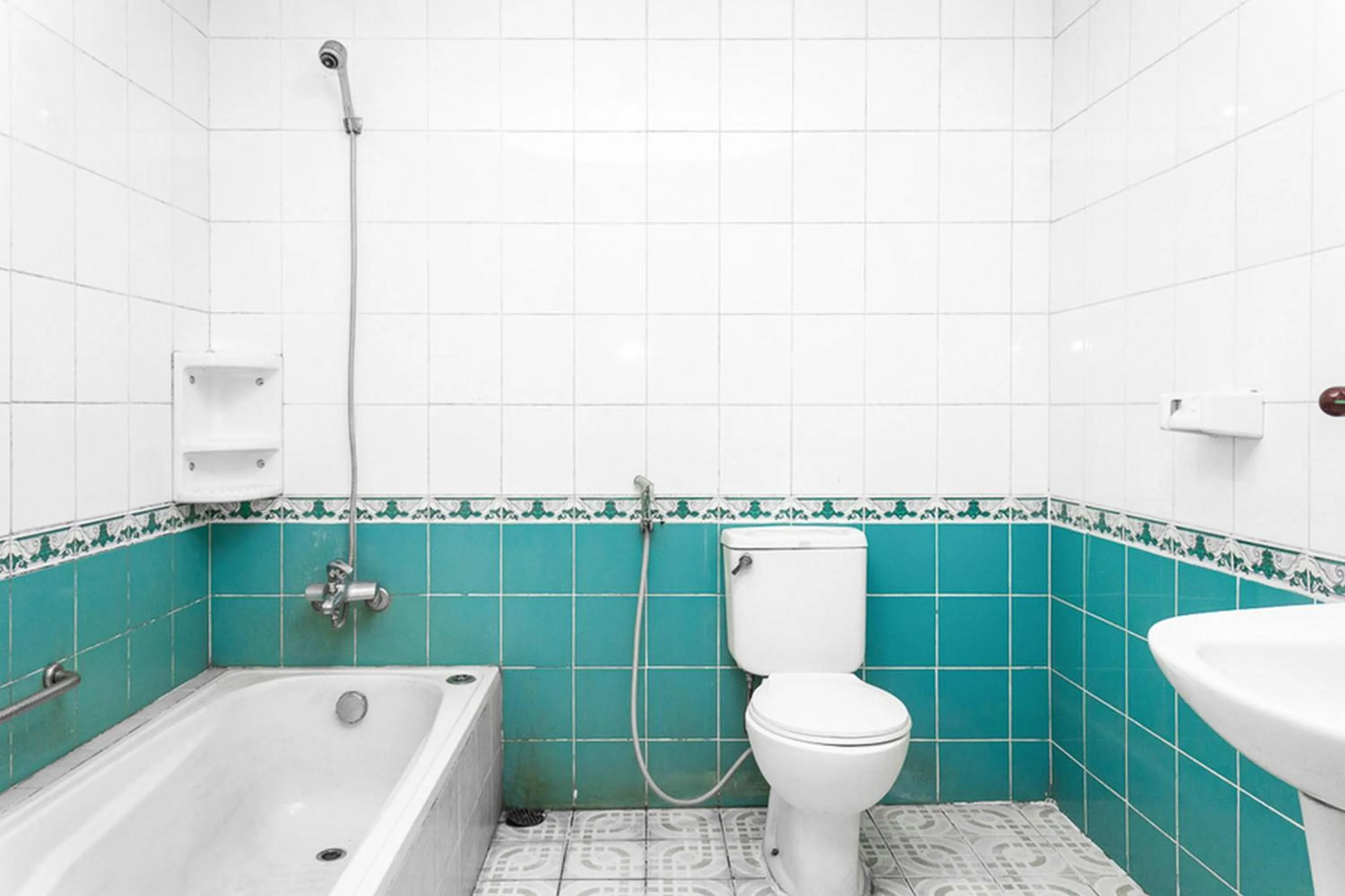 Bathroom in RedDoorz @ Hotel Damanaka Pangalengan