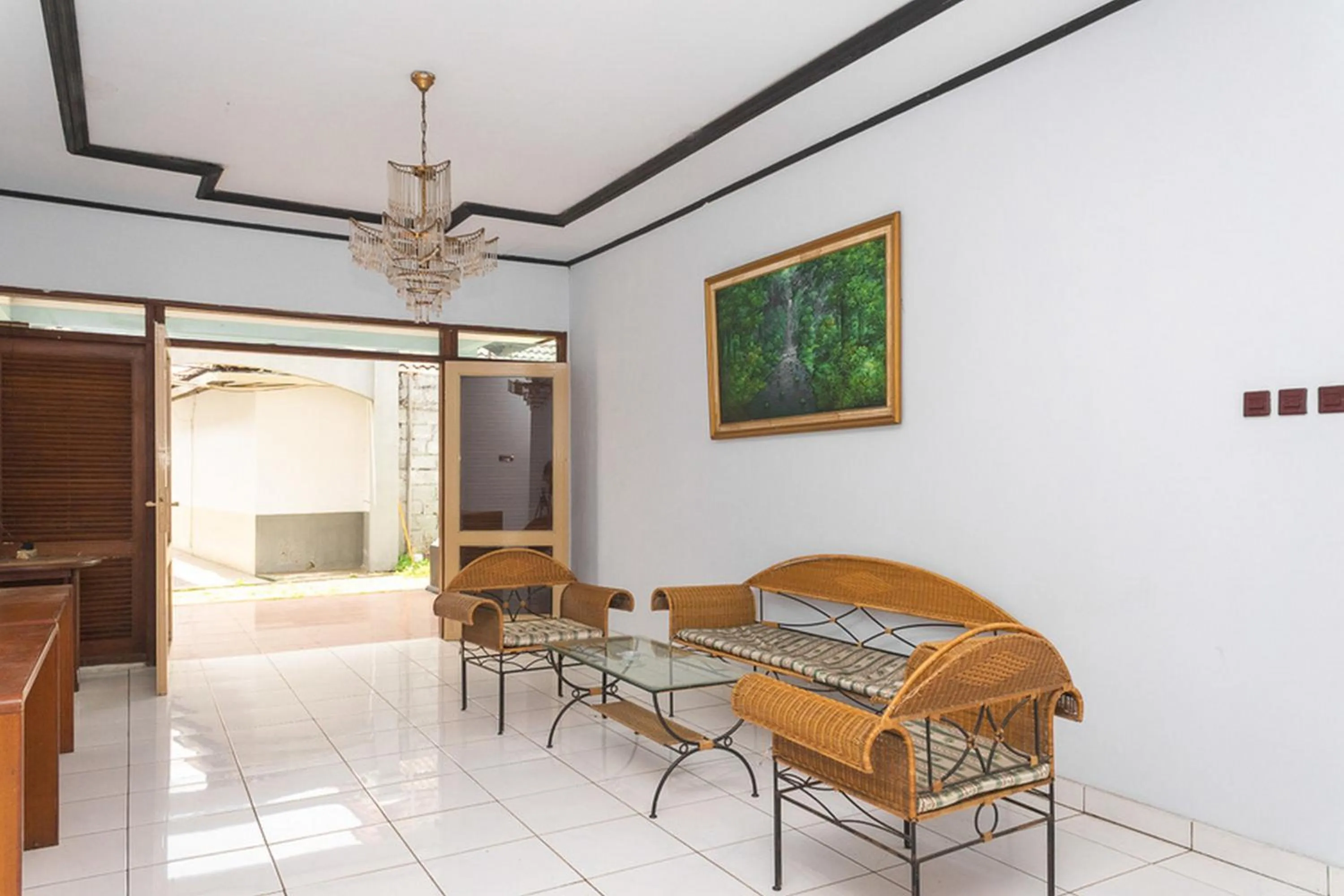 Living room in RedDoorz @ Hotel Damanaka Pangalengan