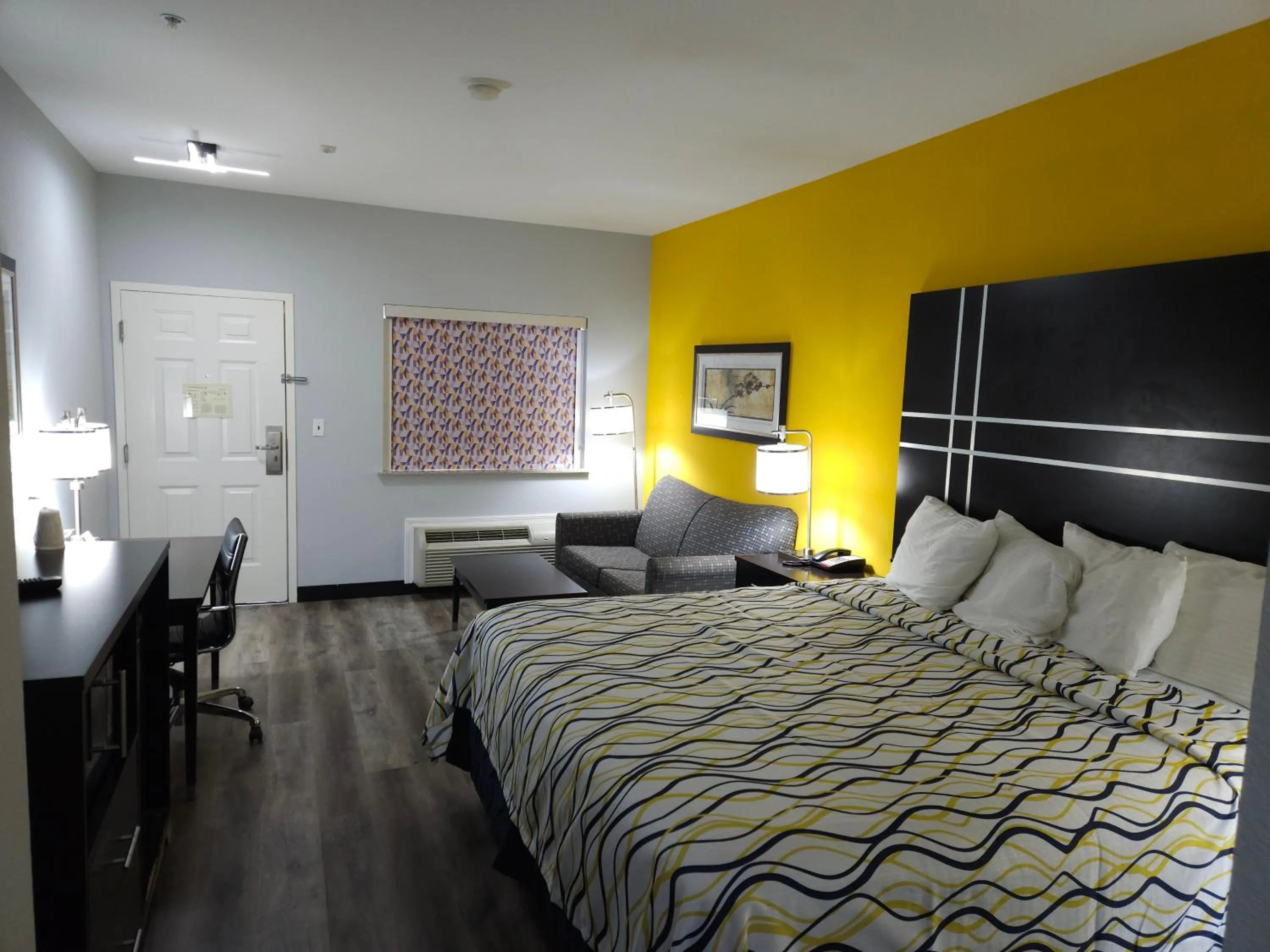 Bed in Executive Inn and Suites Tyler