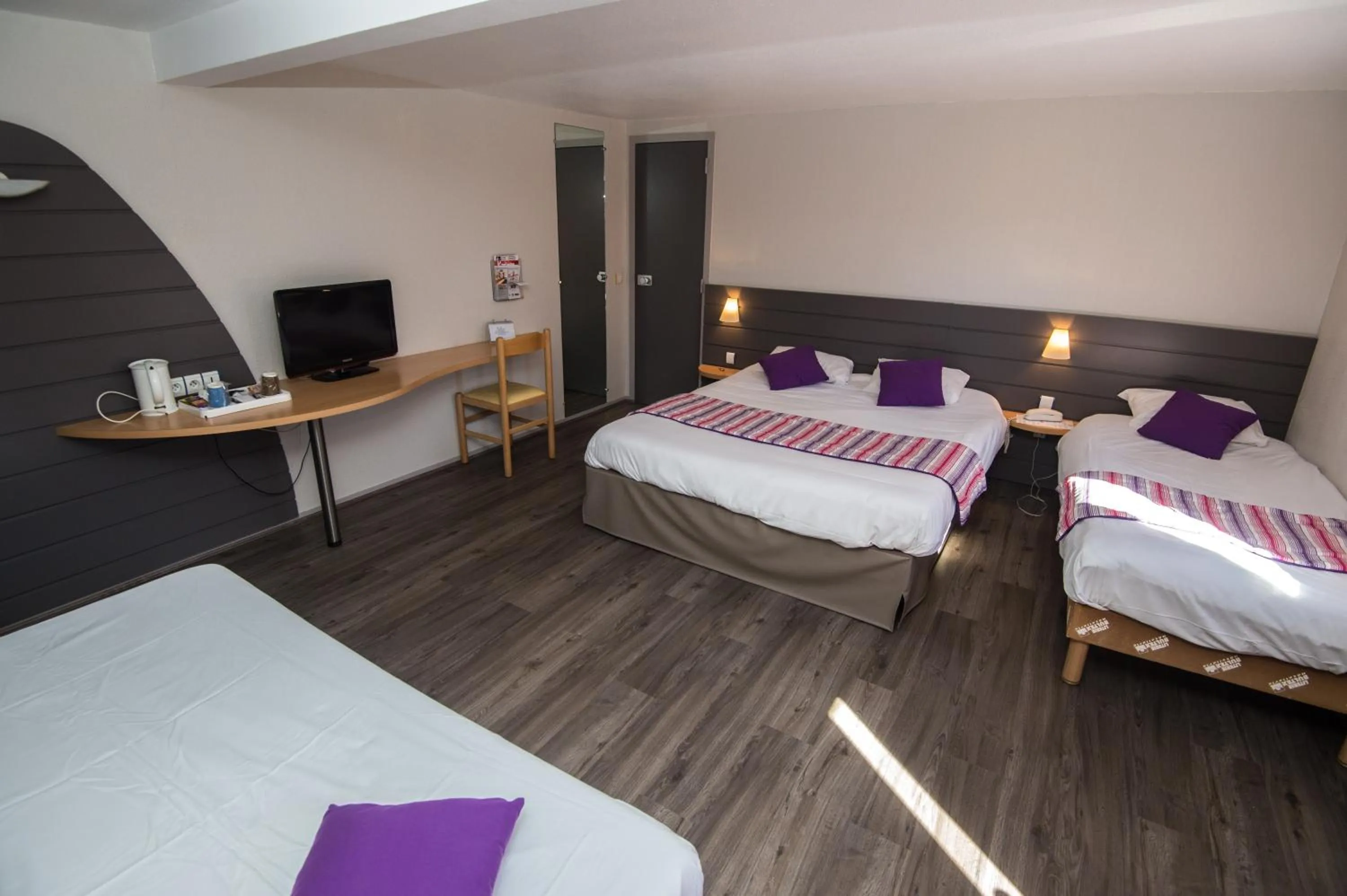 Bedroom, Bed in Kyriad Orthez