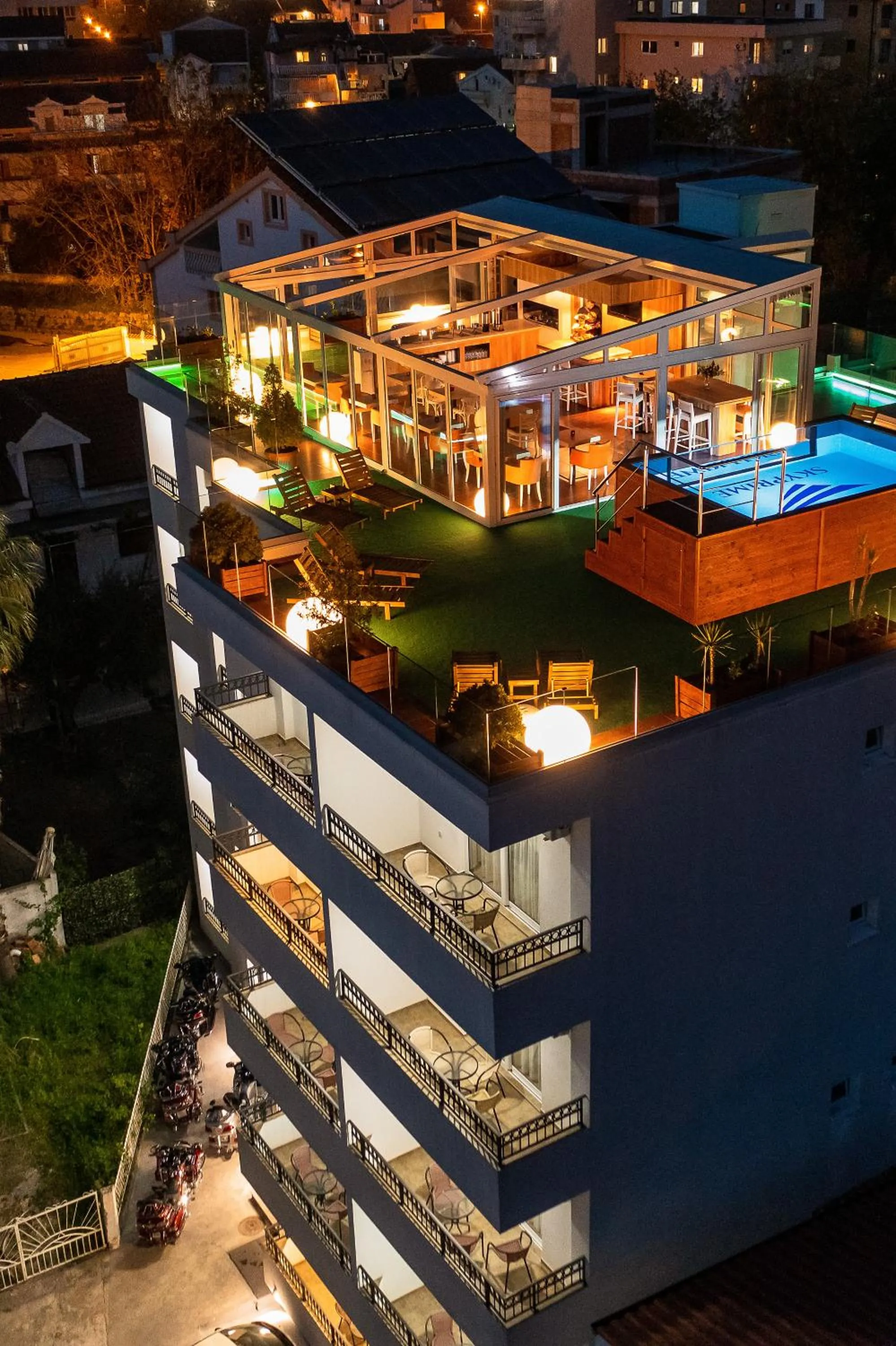 Restaurant/places to eat in Villa Skyprime