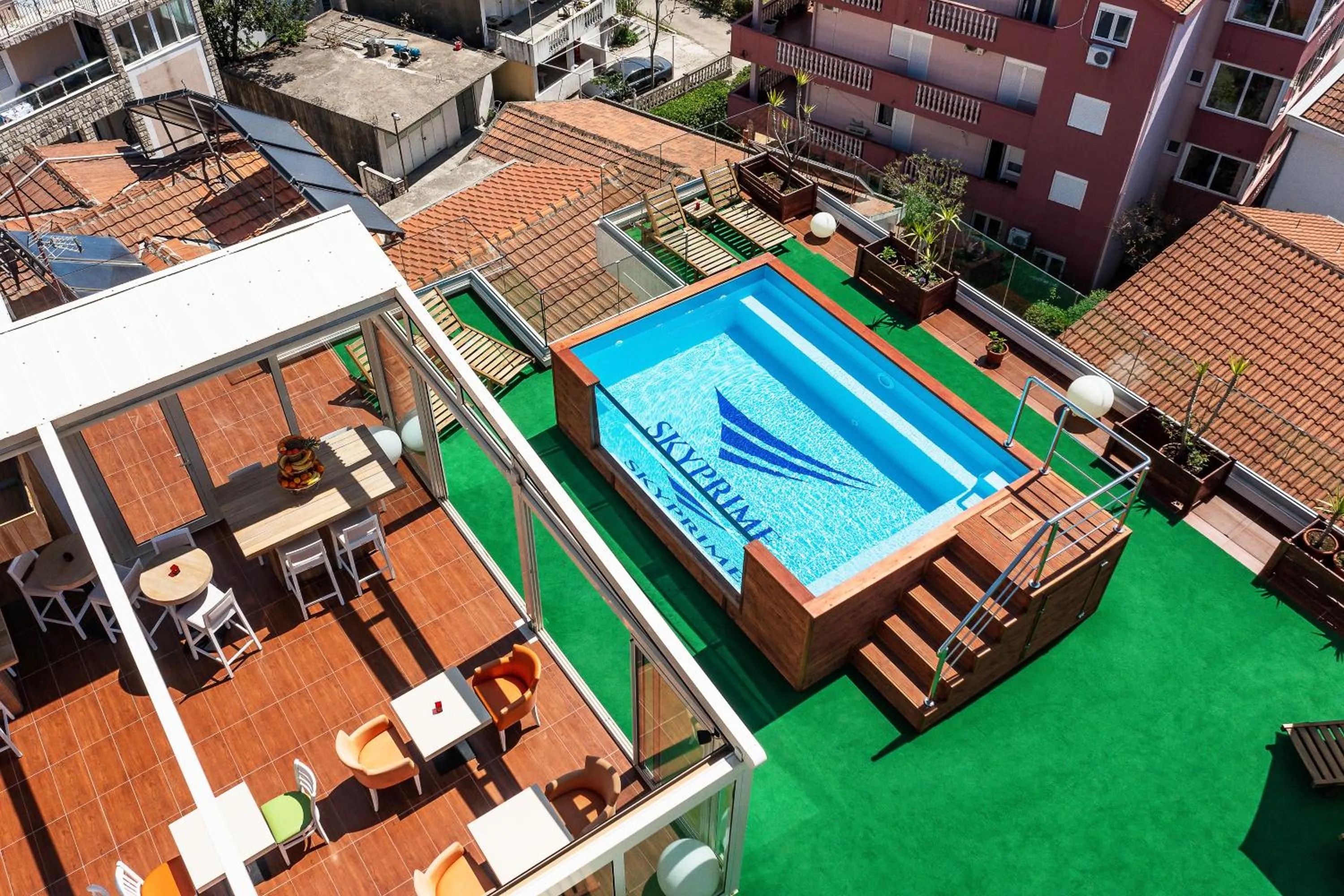 Restaurant/places to eat in Villa Skyprime