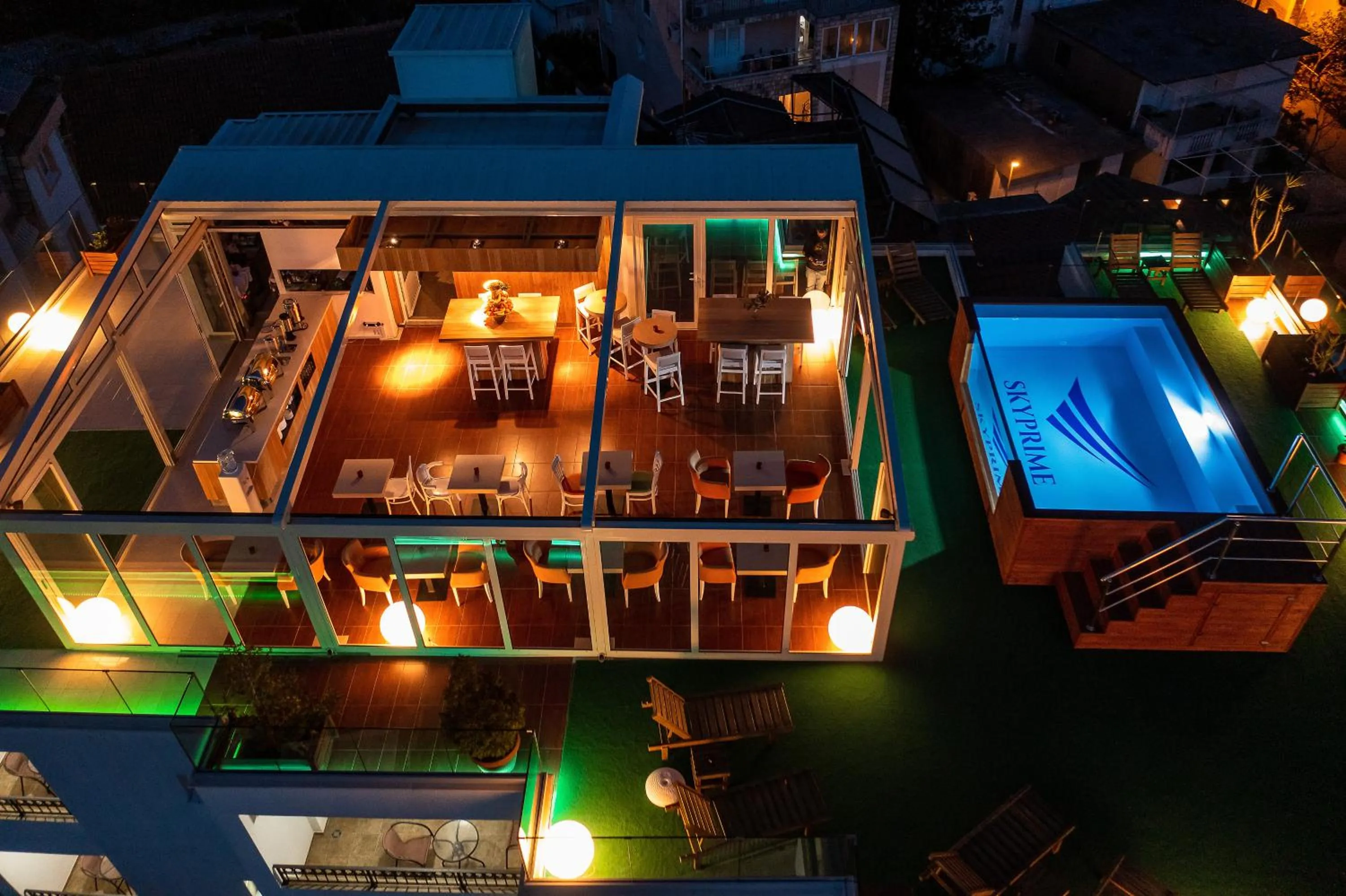 Restaurant/places to eat in Villa Skyprime