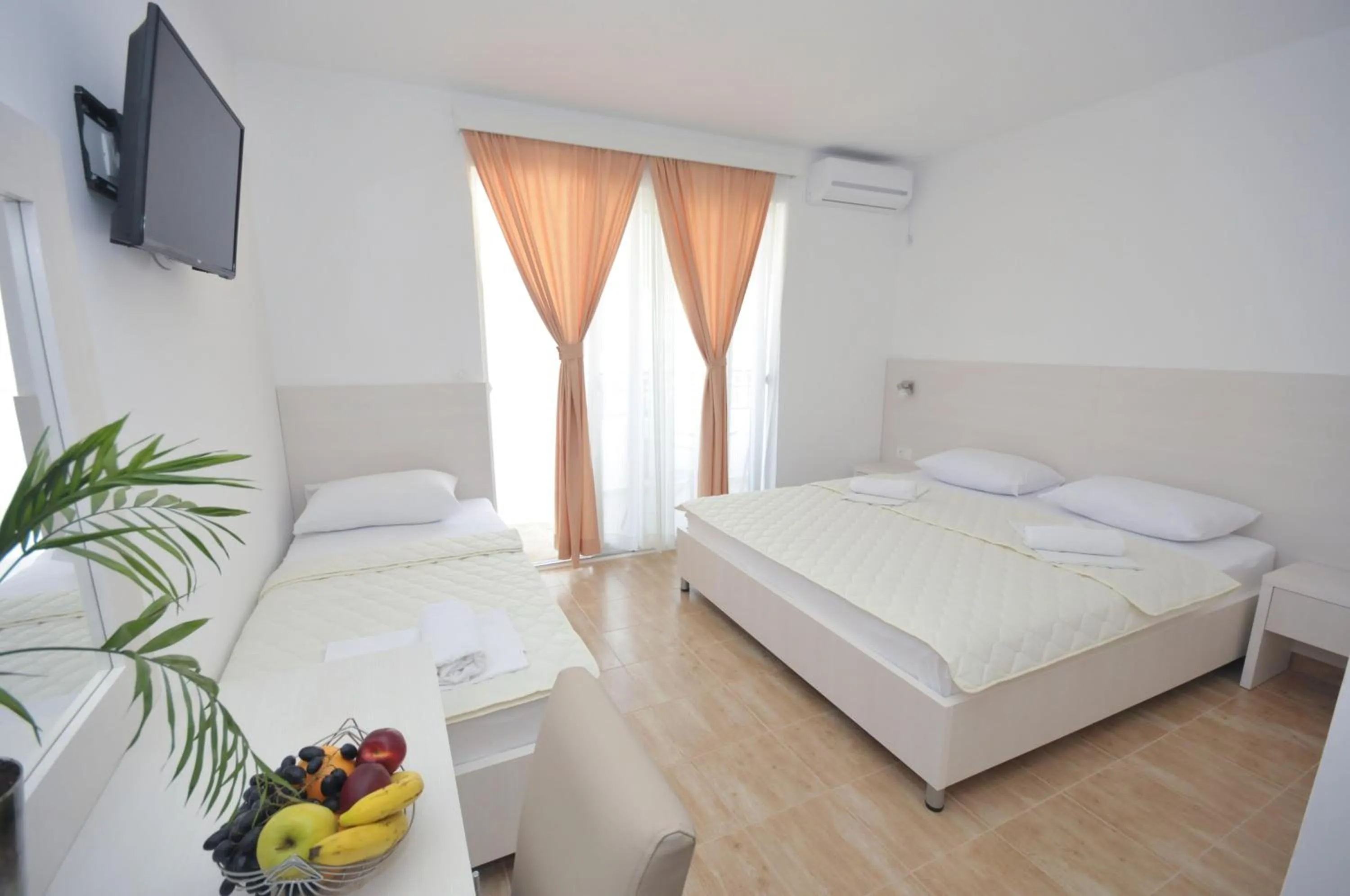 Photo of the whole room, Bed in Villa Skyprime