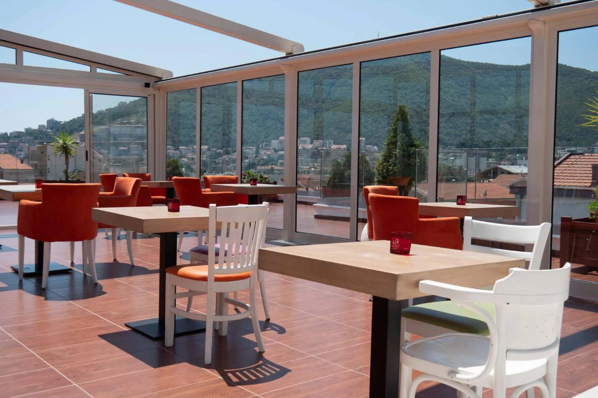 Restaurant/places to eat in Villa Skyprime