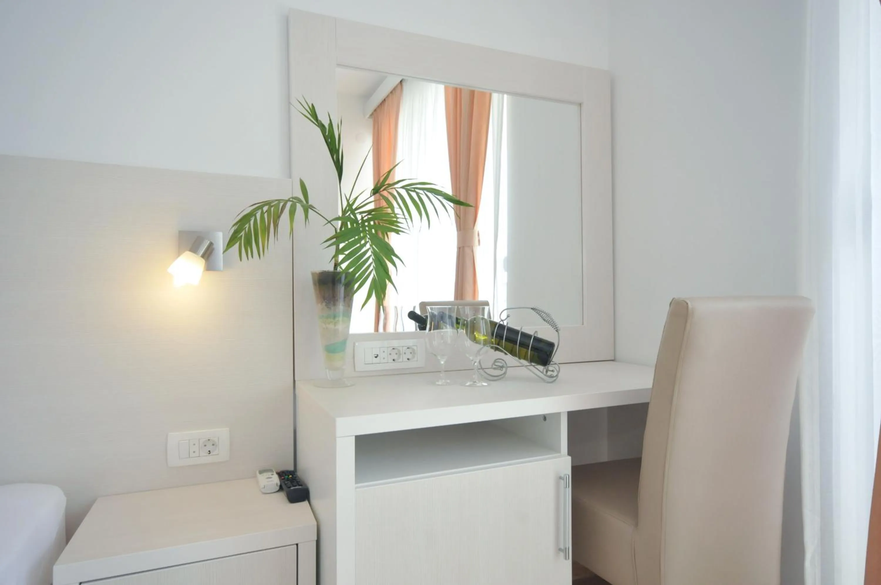 Communal lounge/ TV room in Villa Skyprime