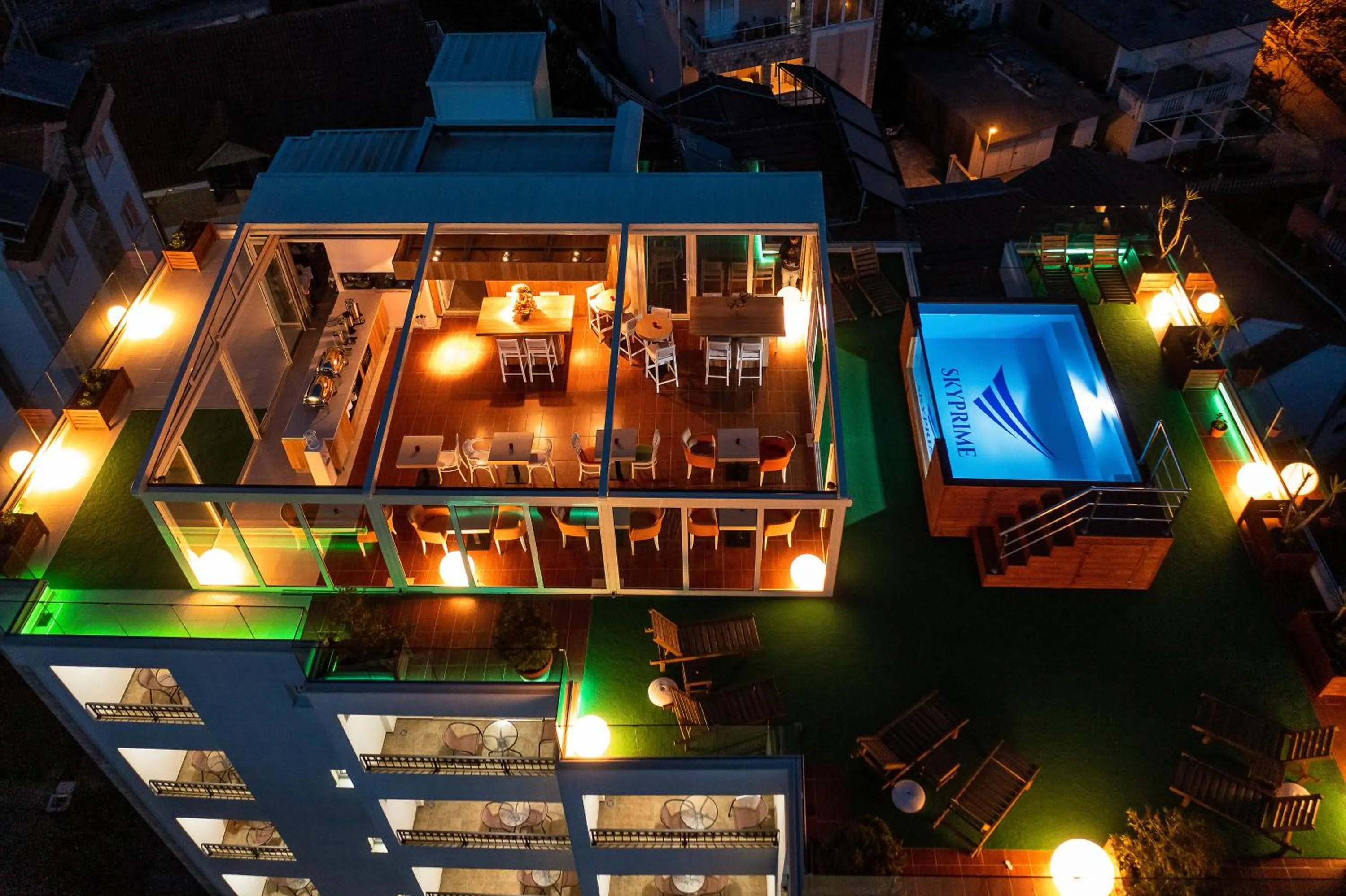 Swimming pool in Villa Skyprime