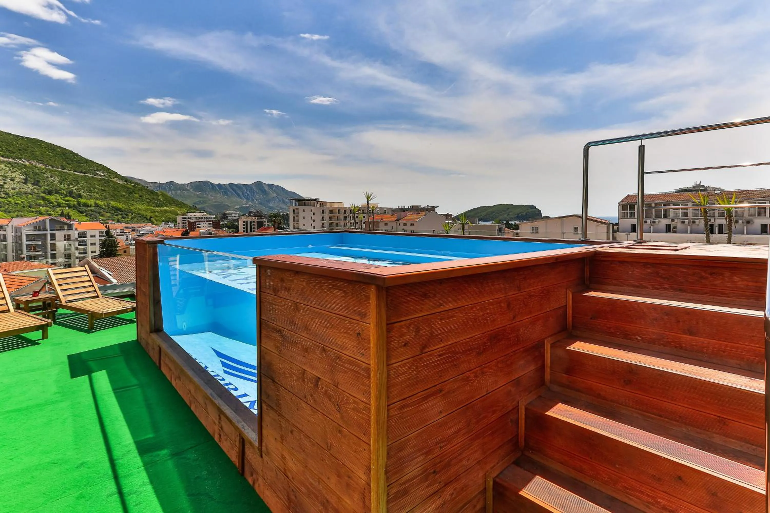 Swimming pool in Villa Skyprime