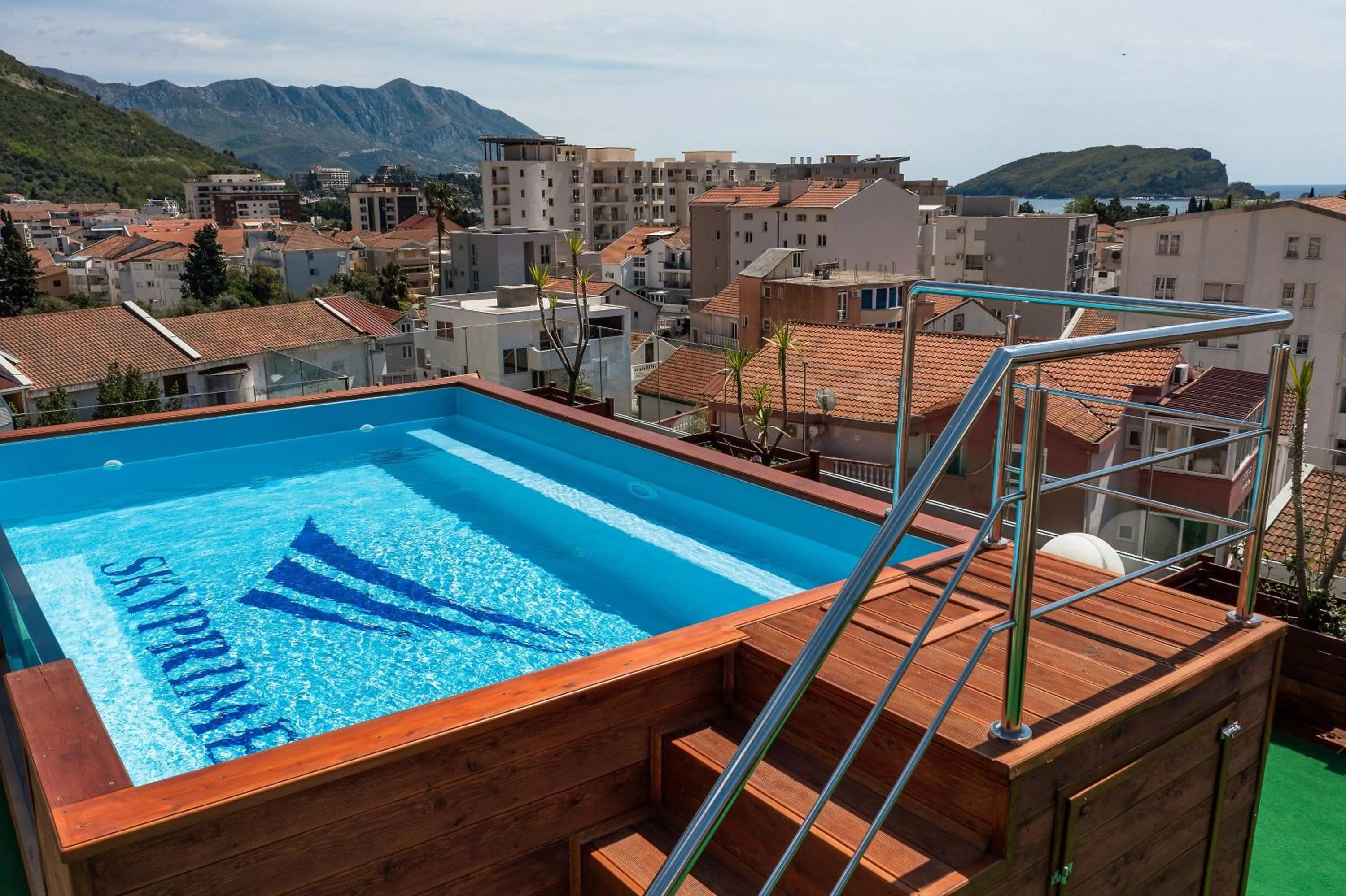Swimming pool in Villa Skyprime