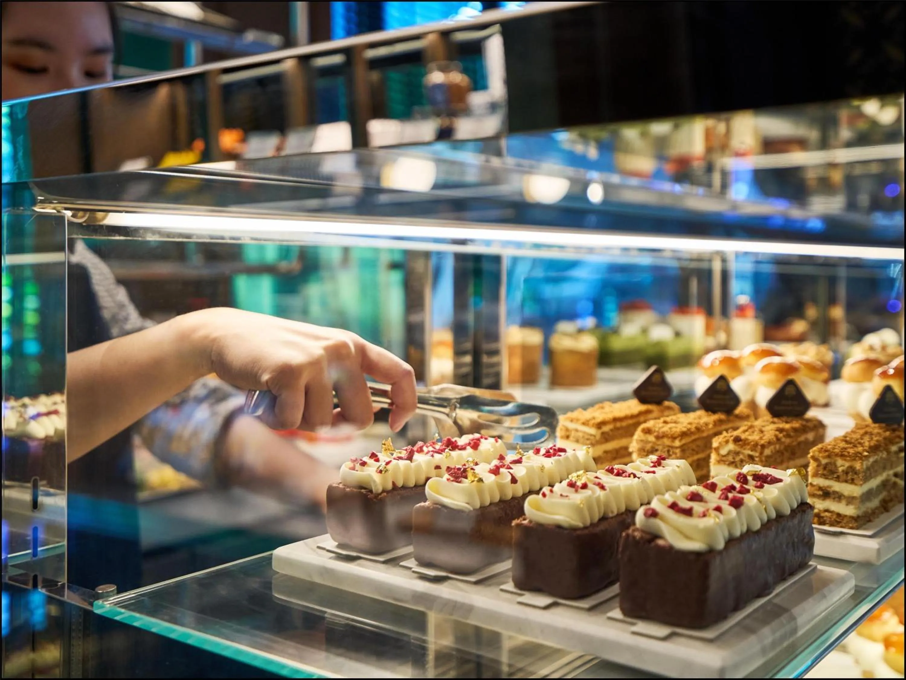 Restaurant/places to eat in Sindhorn Kempinski Hotel Bangkok