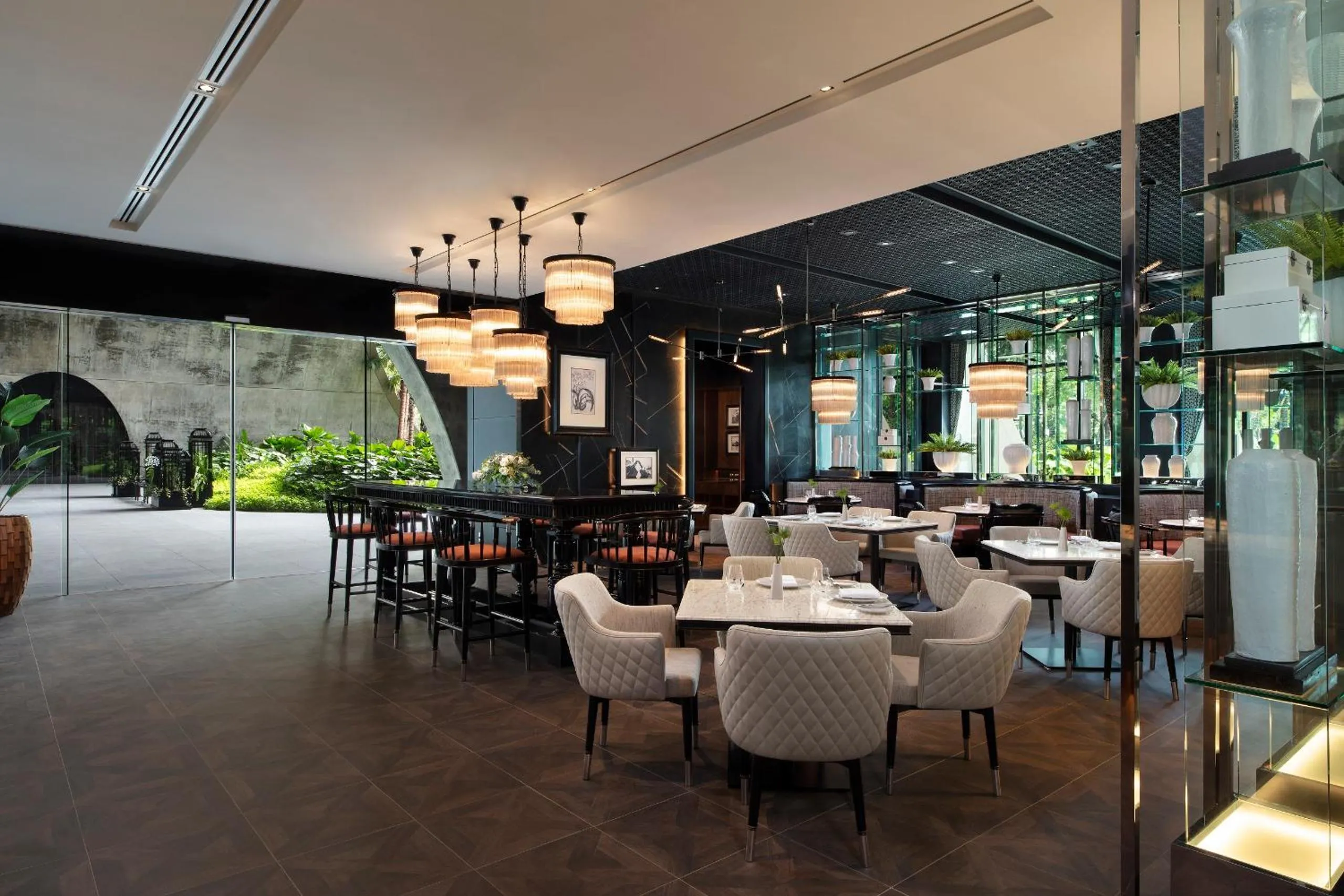 Restaurant/places to eat in Sindhorn Kempinski Hotel Bangkok