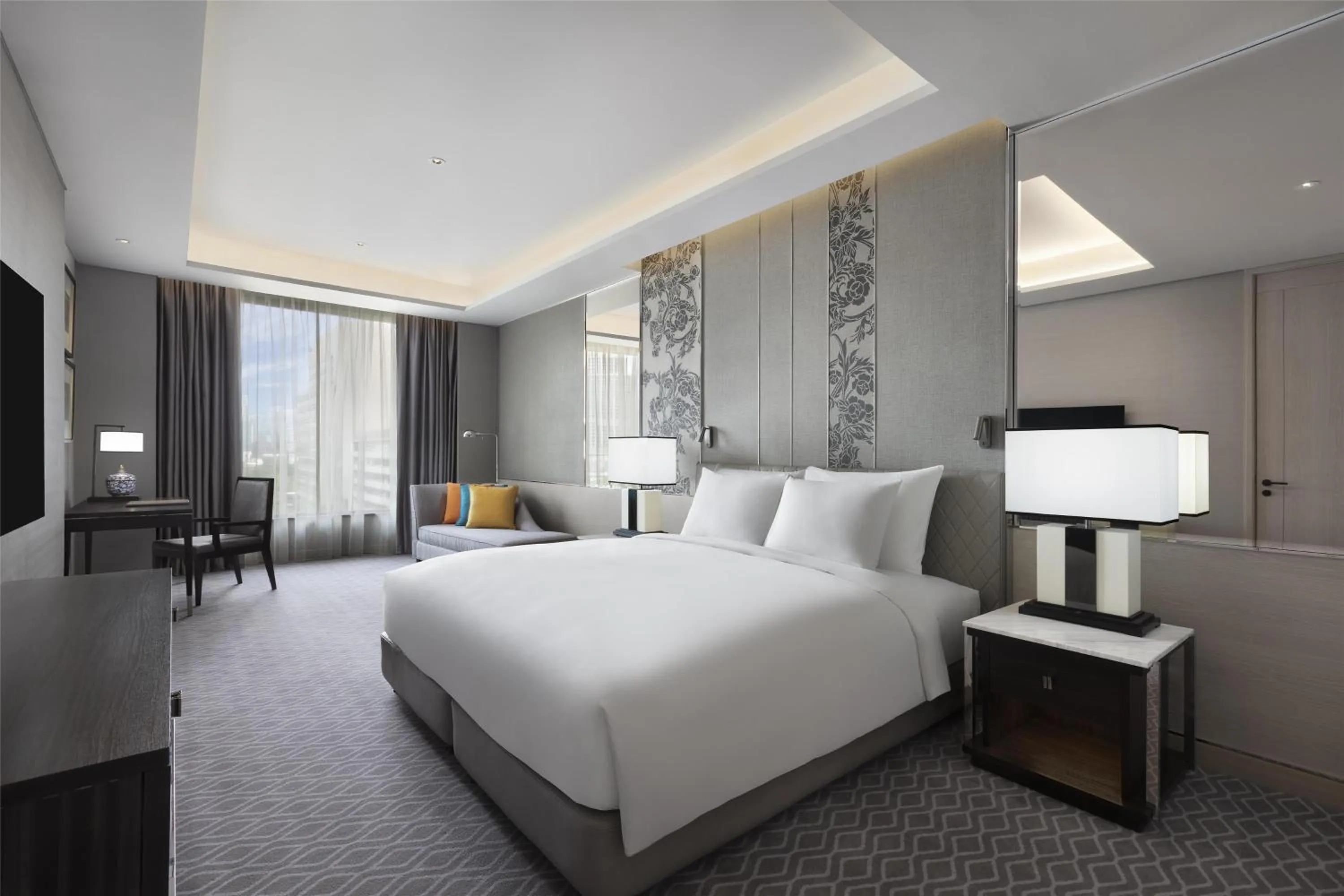 Photo of the whole room, Bed in Sindhorn Kempinski Hotel Bangkok
