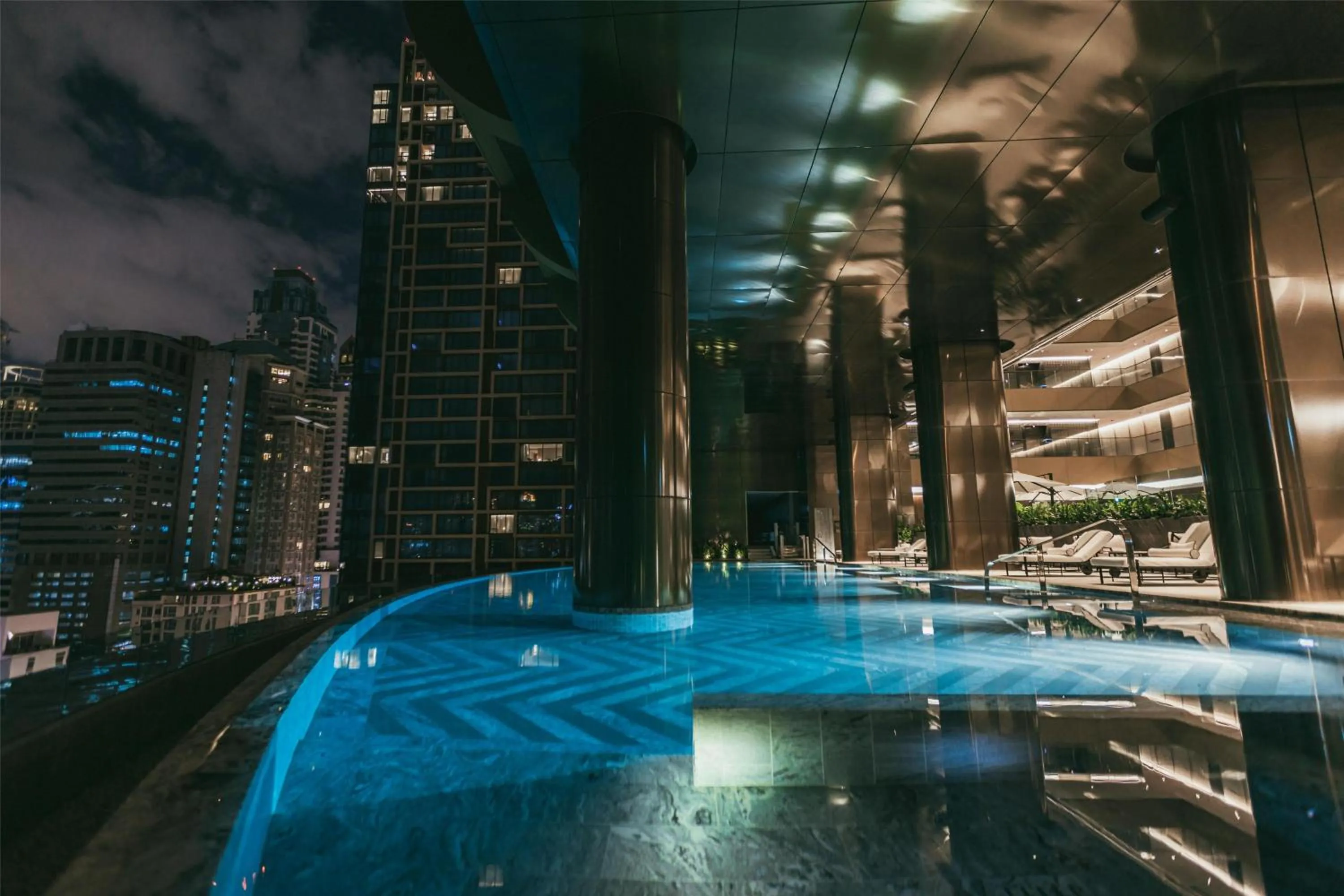 Pool view in Sindhorn Kempinski Hotel Bangkok