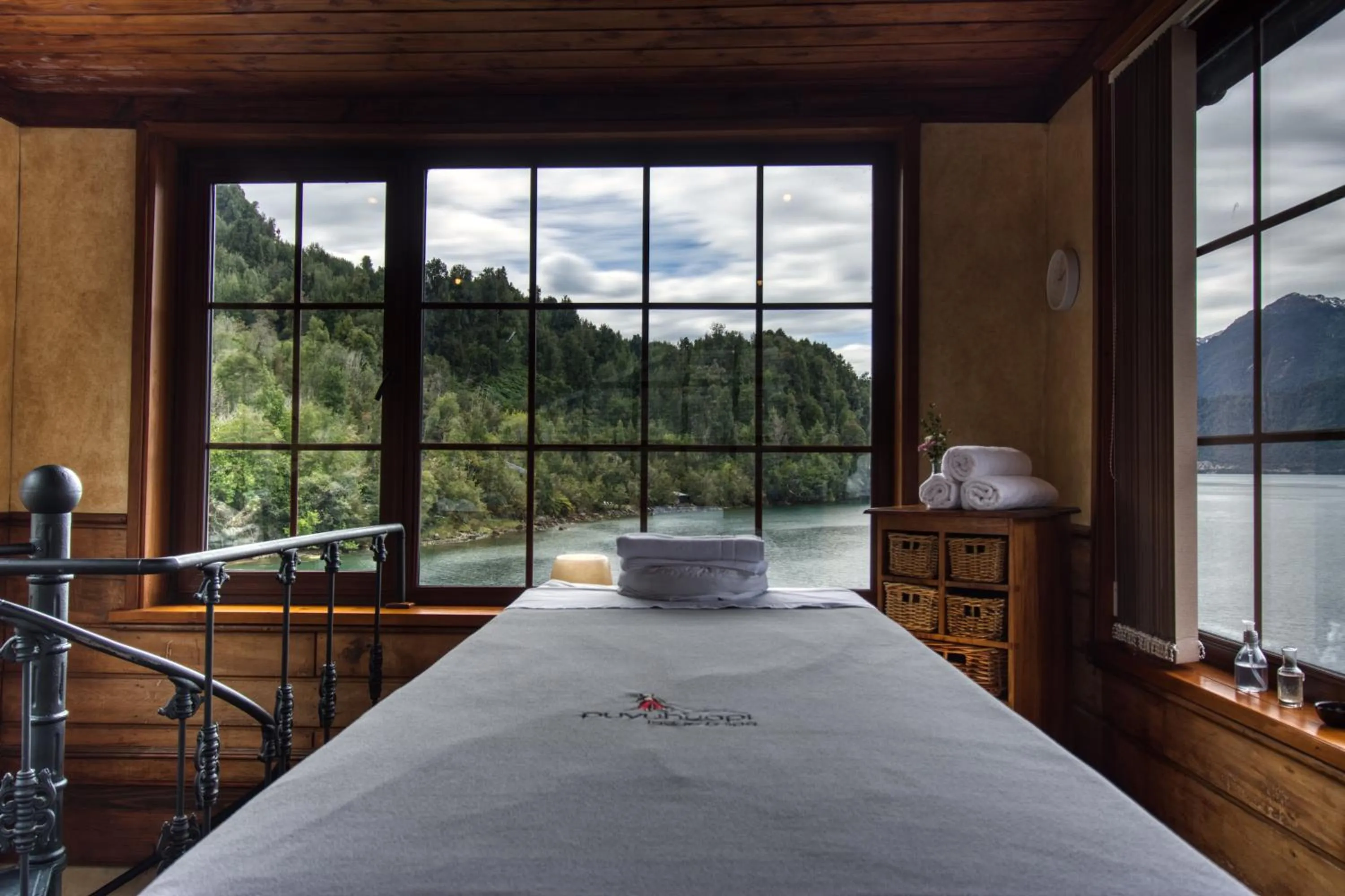 Massage, Bed in Puyuhuapi Lodge & Spa