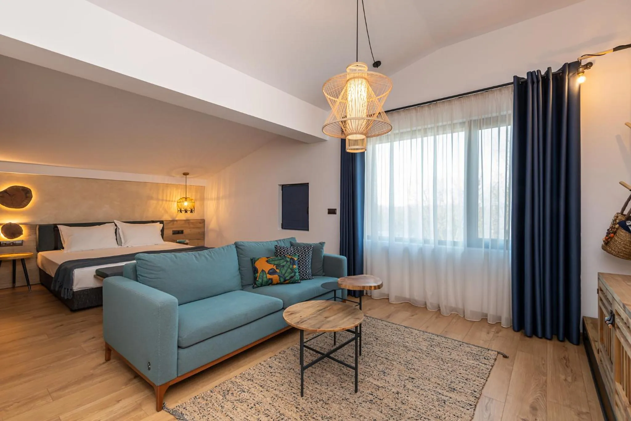 Photo of the whole room, Bed in Utopia Forest