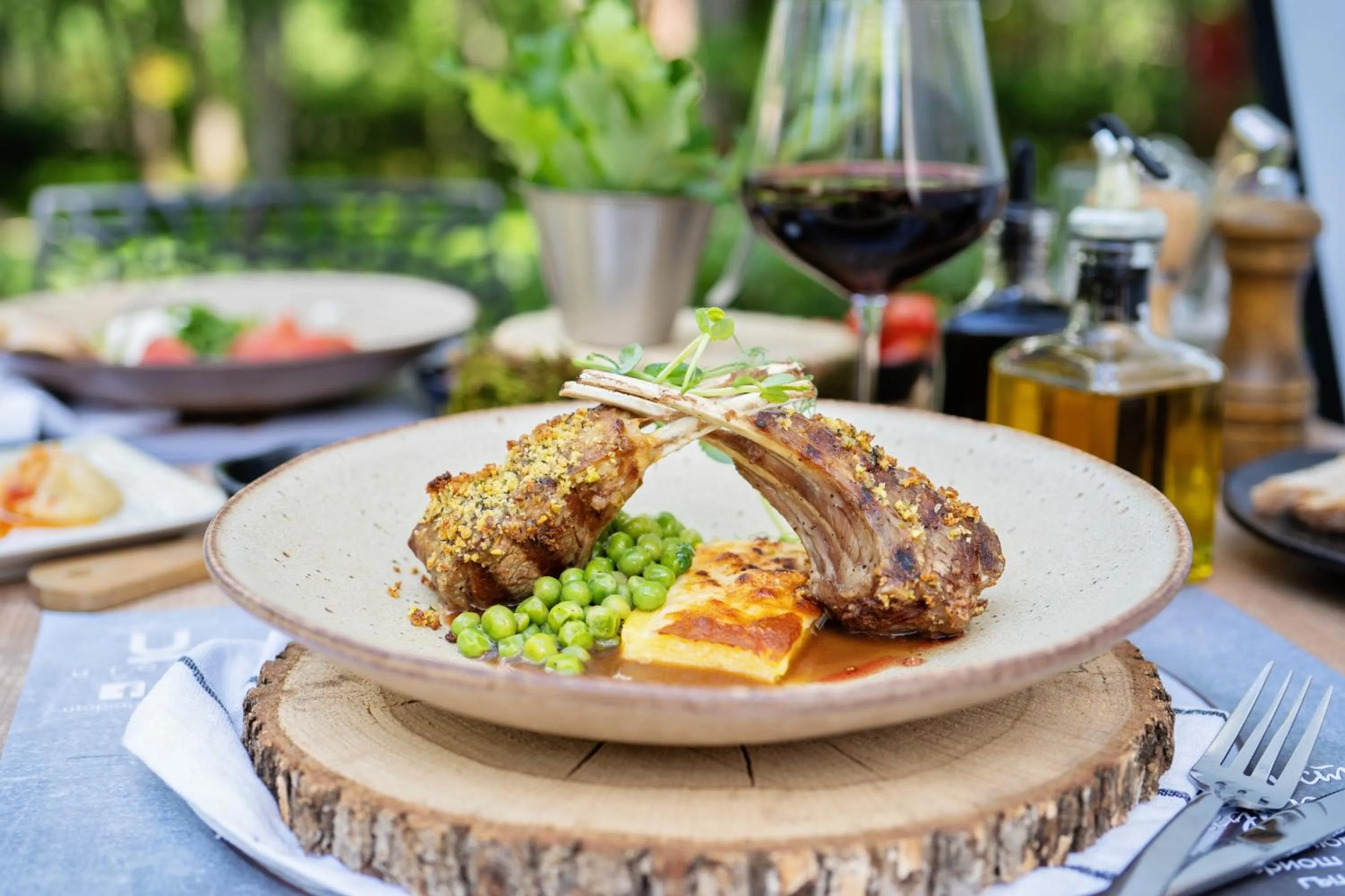 Restaurant/places to eat in Utopia Forest