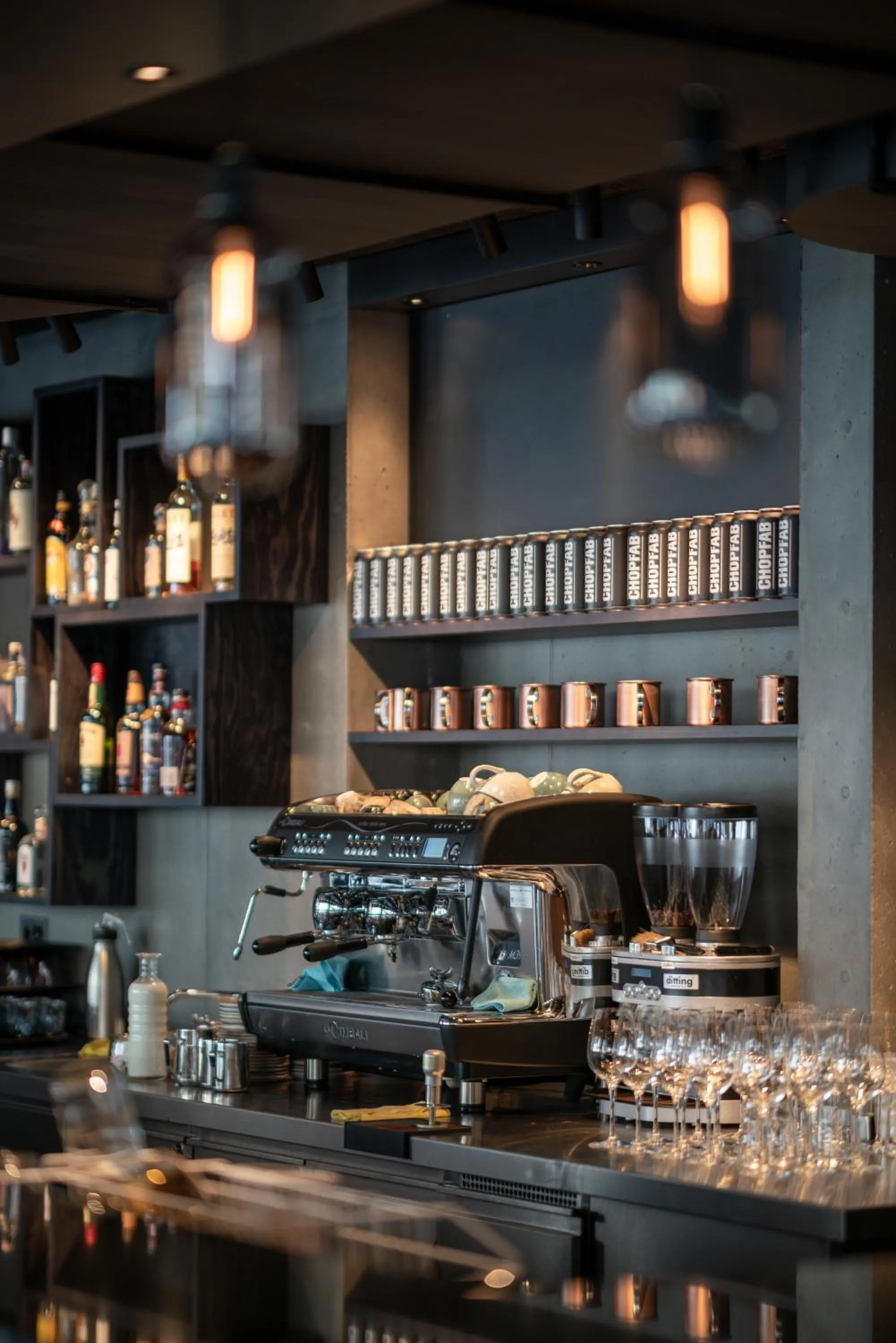 Lounge or bar in Revier Mountain Lodge Adelboden