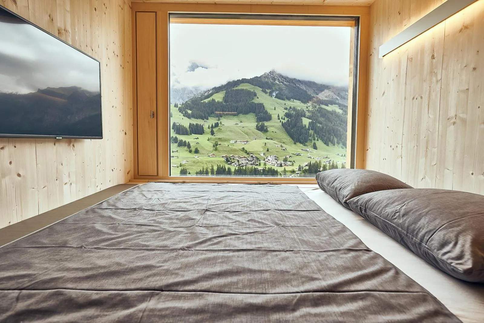 Photo of the whole room, Bed in Revier Mountain Lodge Adelboden