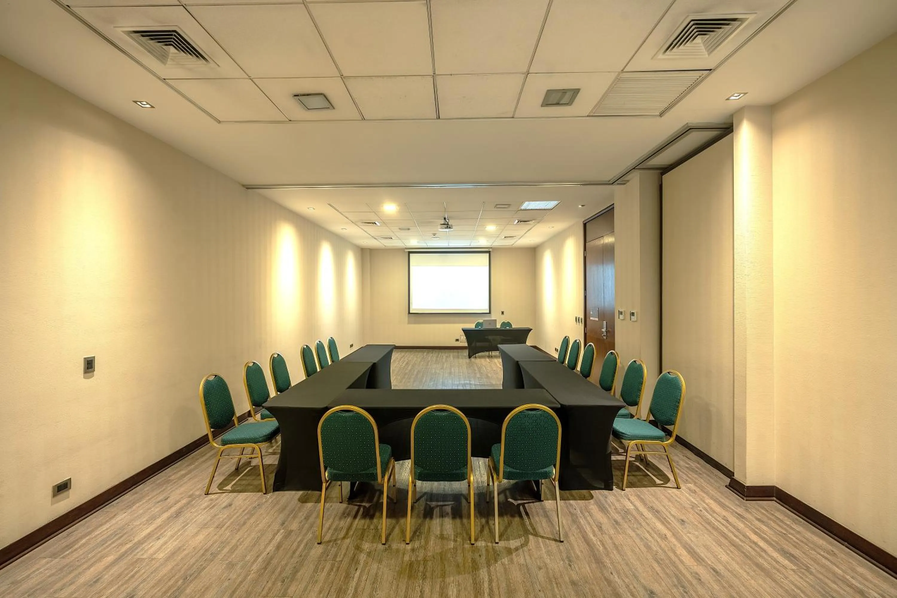 Meeting/conference room in abba Presidente Suites Santiago