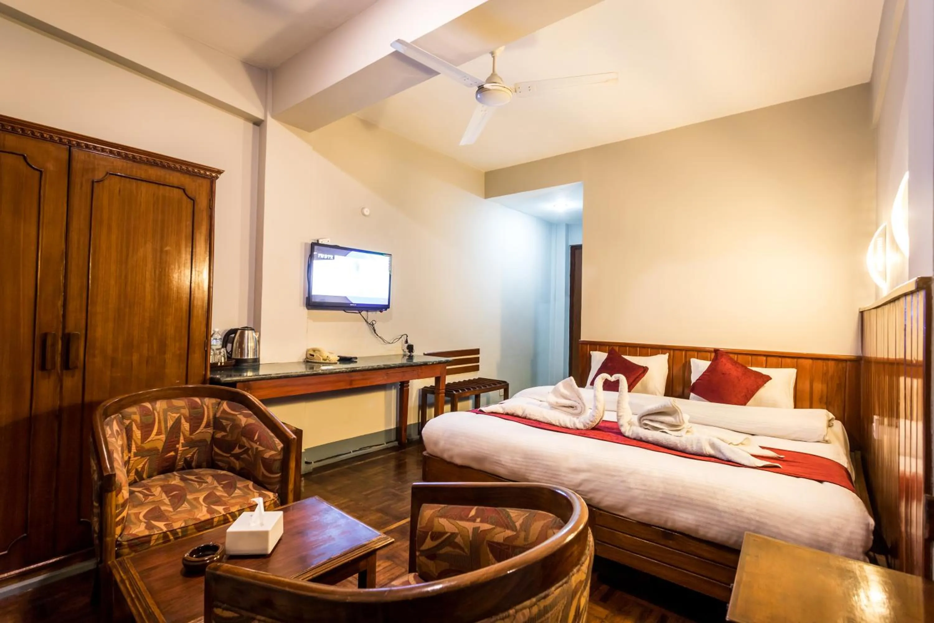 Communal lounge/ TV room in Mystic Homes Hotel