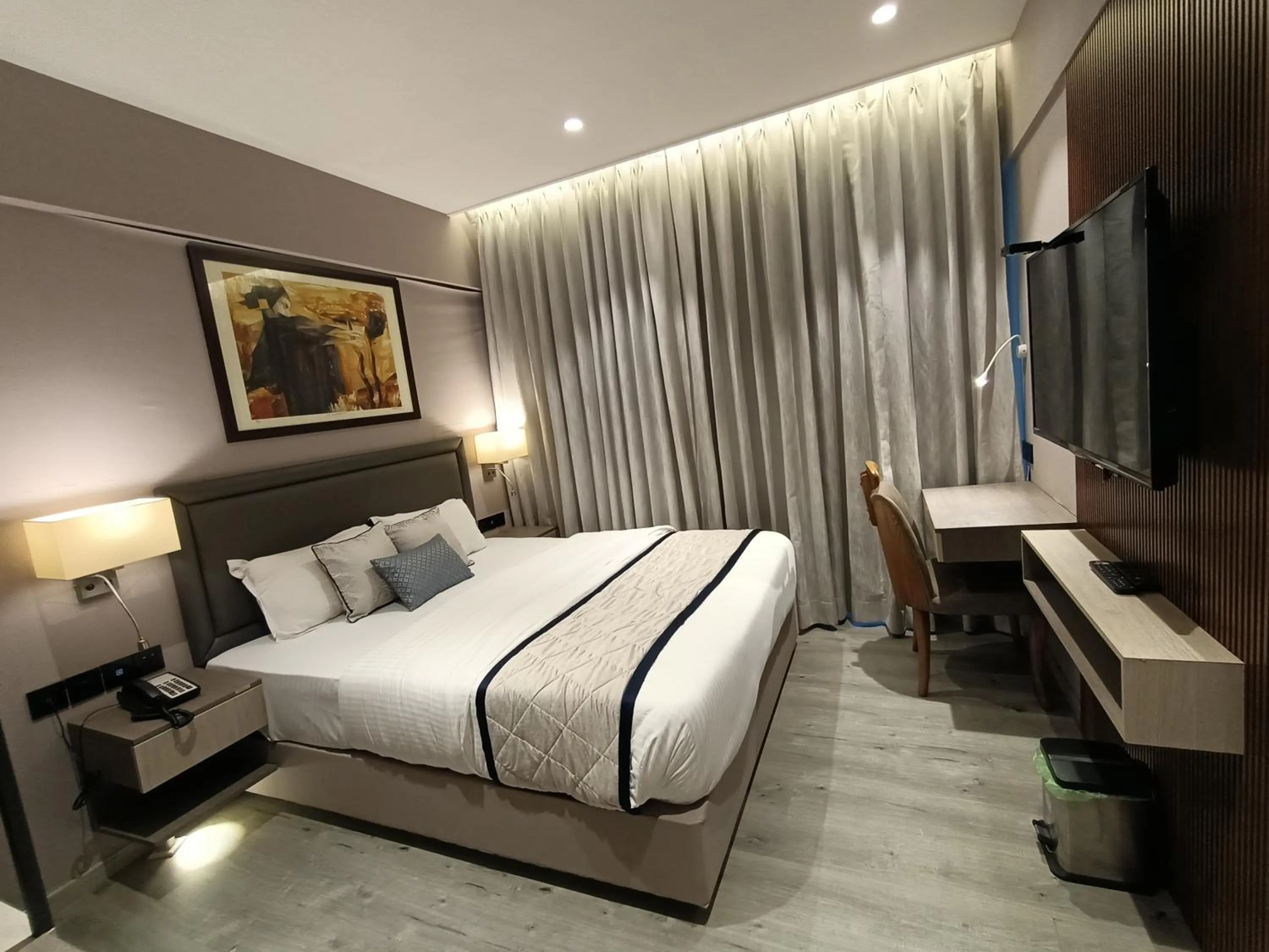 Bed in Hotel Highway Inn Andheri East