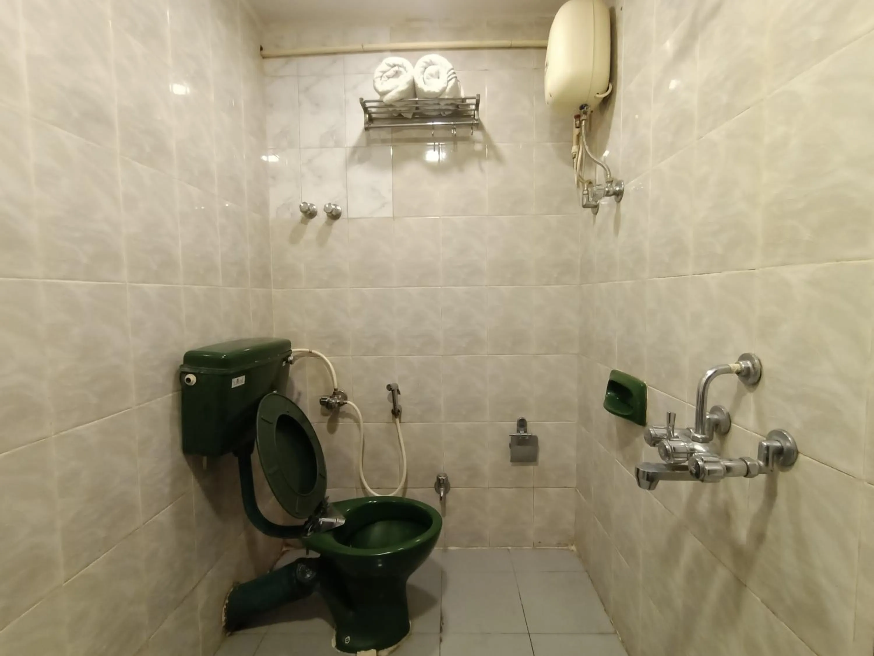 Shower in Hotel Highway Inn Andheri East