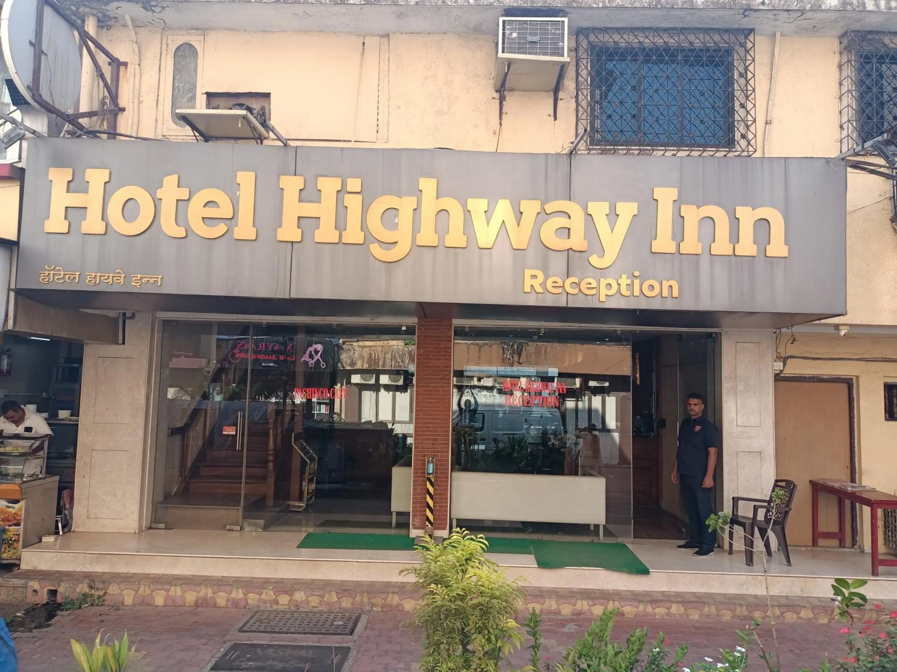 Property building in Hotel Highway Inn Andheri East