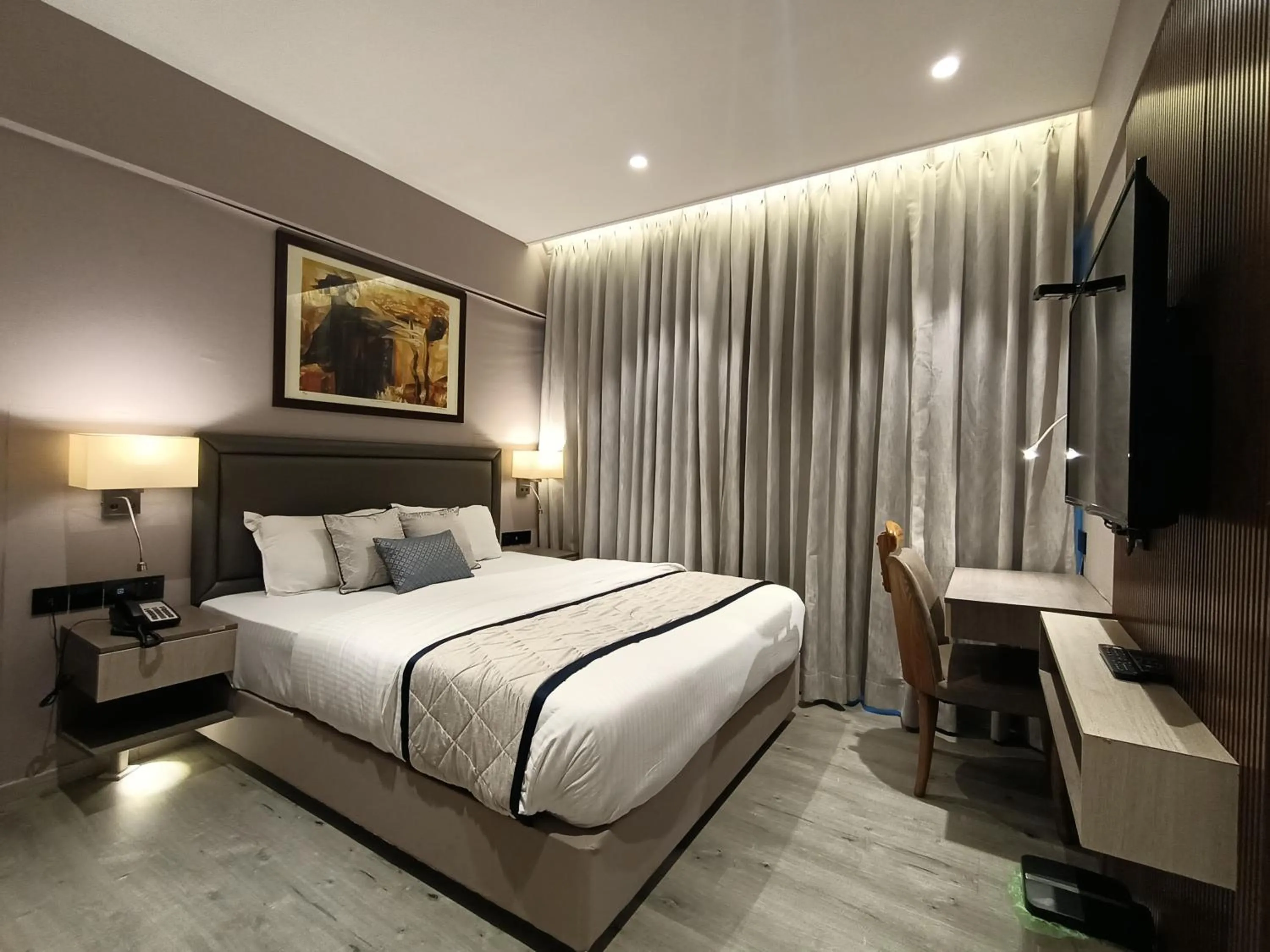 Bed in Hotel Highway Inn Andheri East