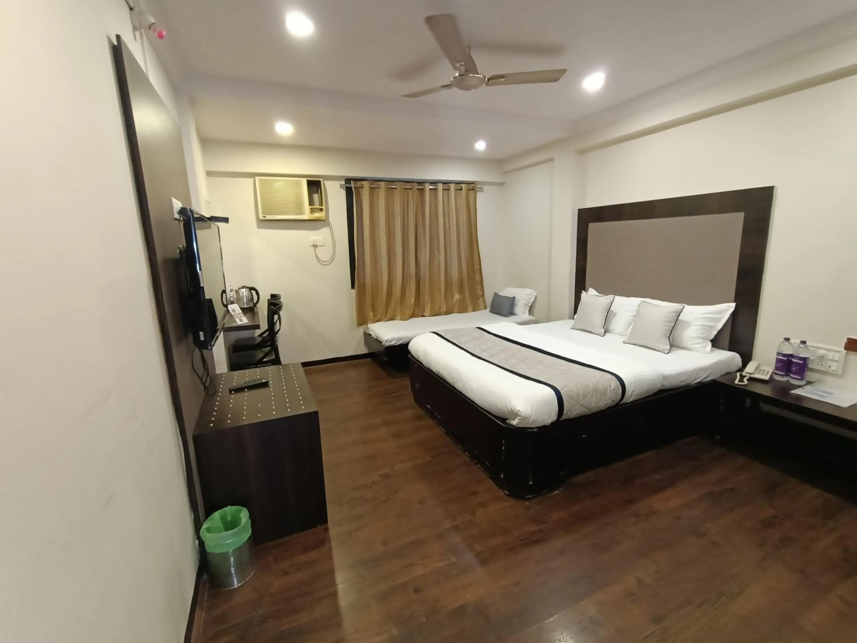Bedroom, Bed in Hotel Highway Inn Andheri East