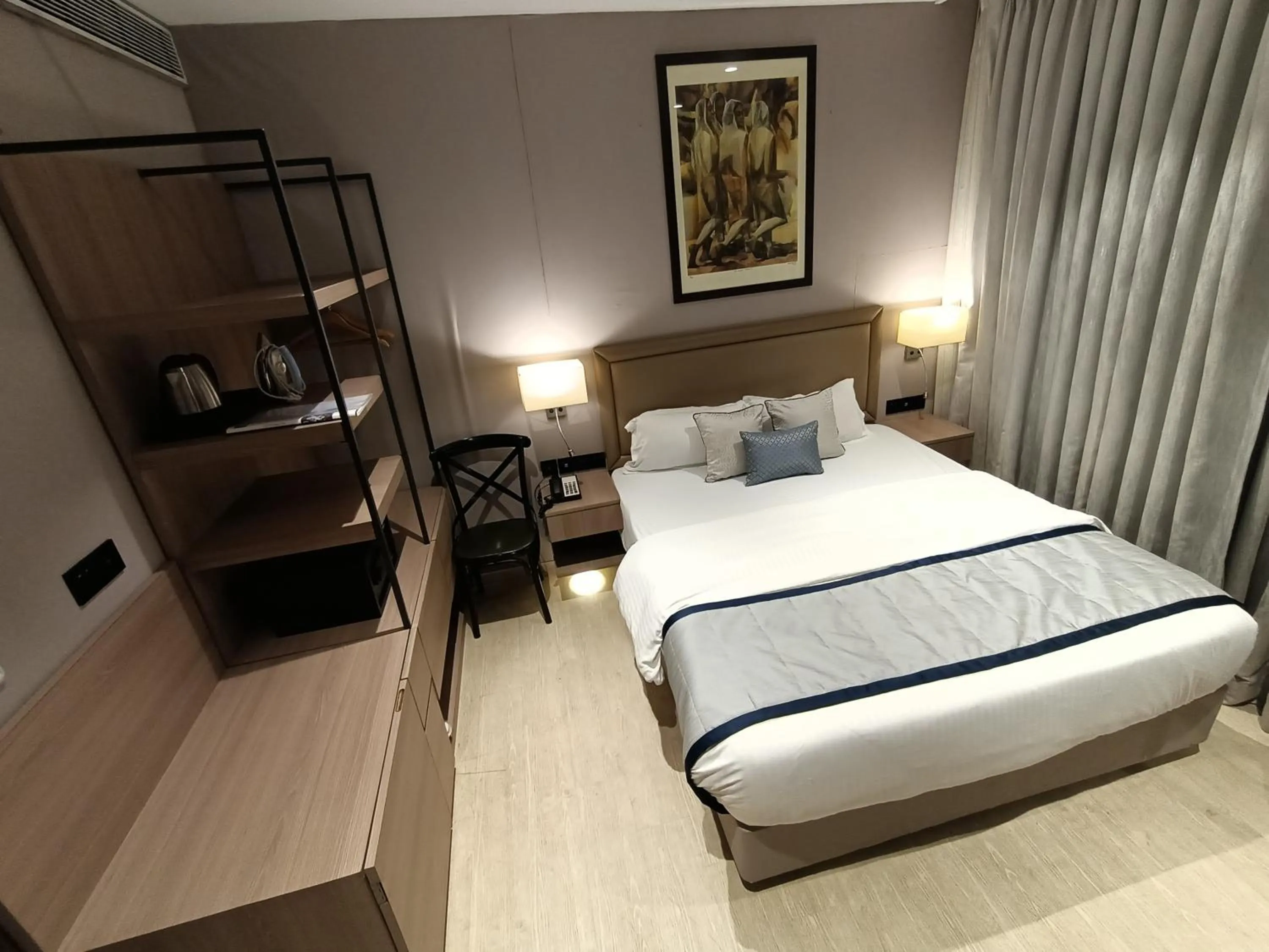 Bed in Hotel Highway Inn Andheri East