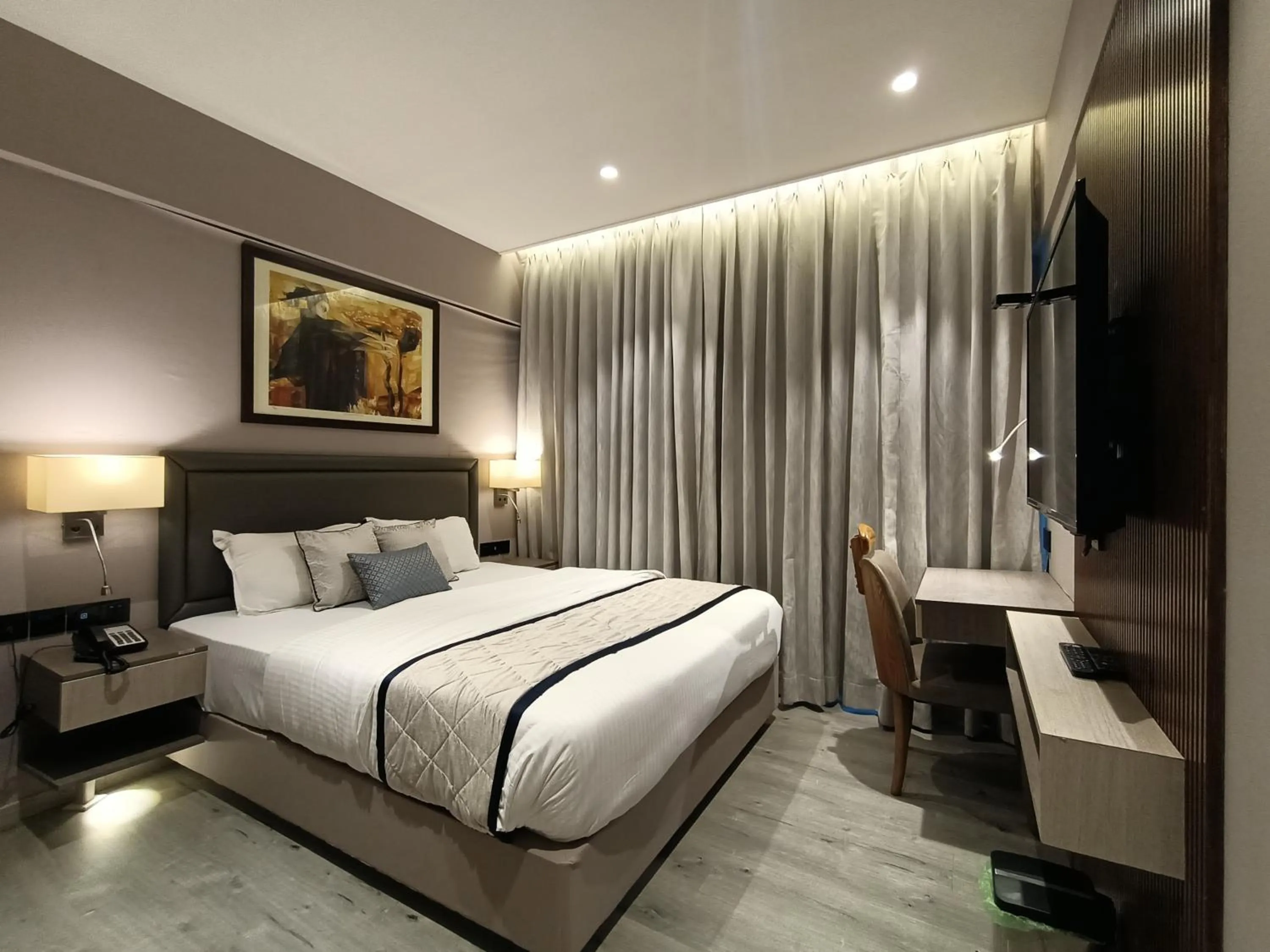 Bed in Hotel Highway Inn Andheri East