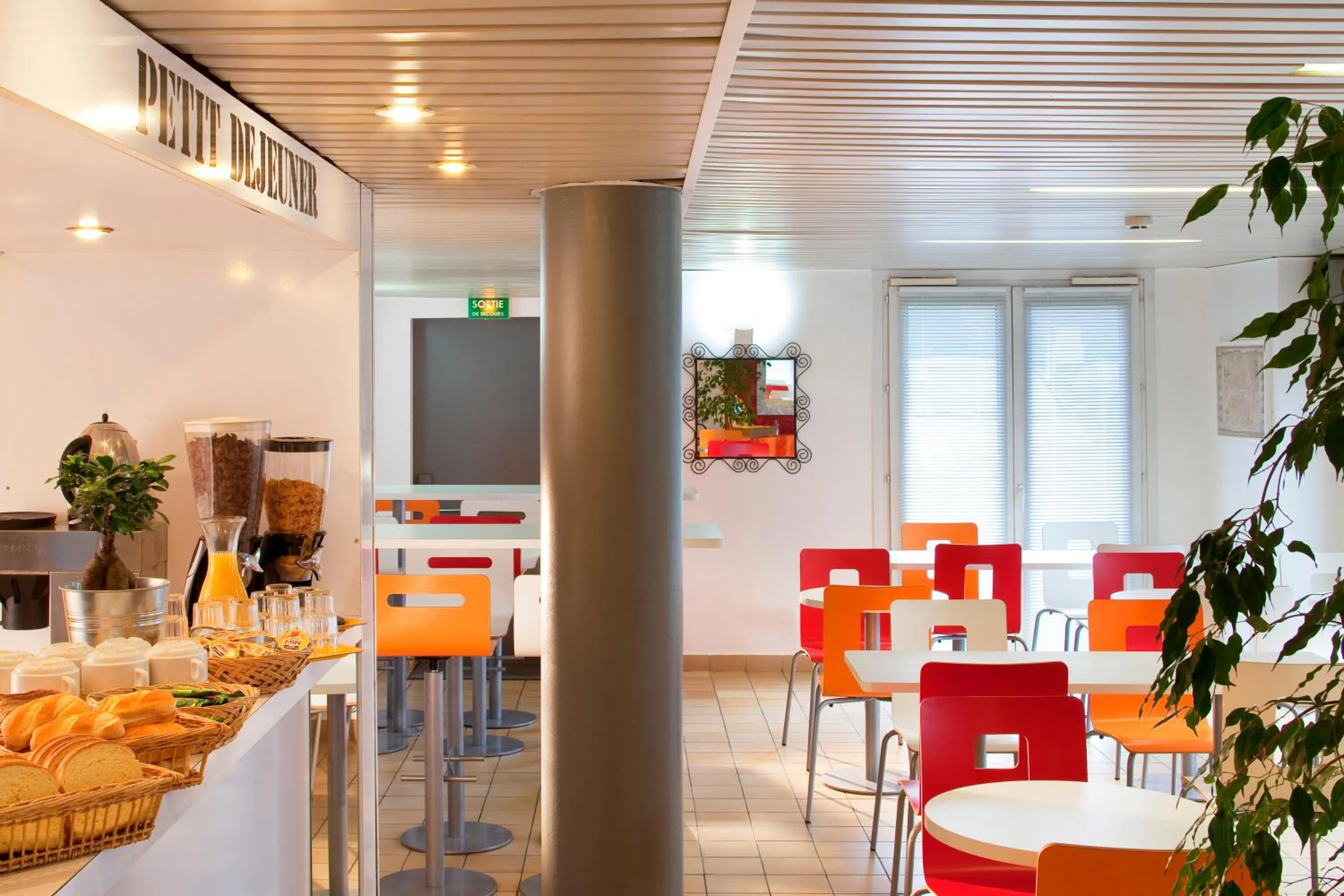 Restaurant/places to eat in FAST HOTEL Les Ulis - Courtabœuf