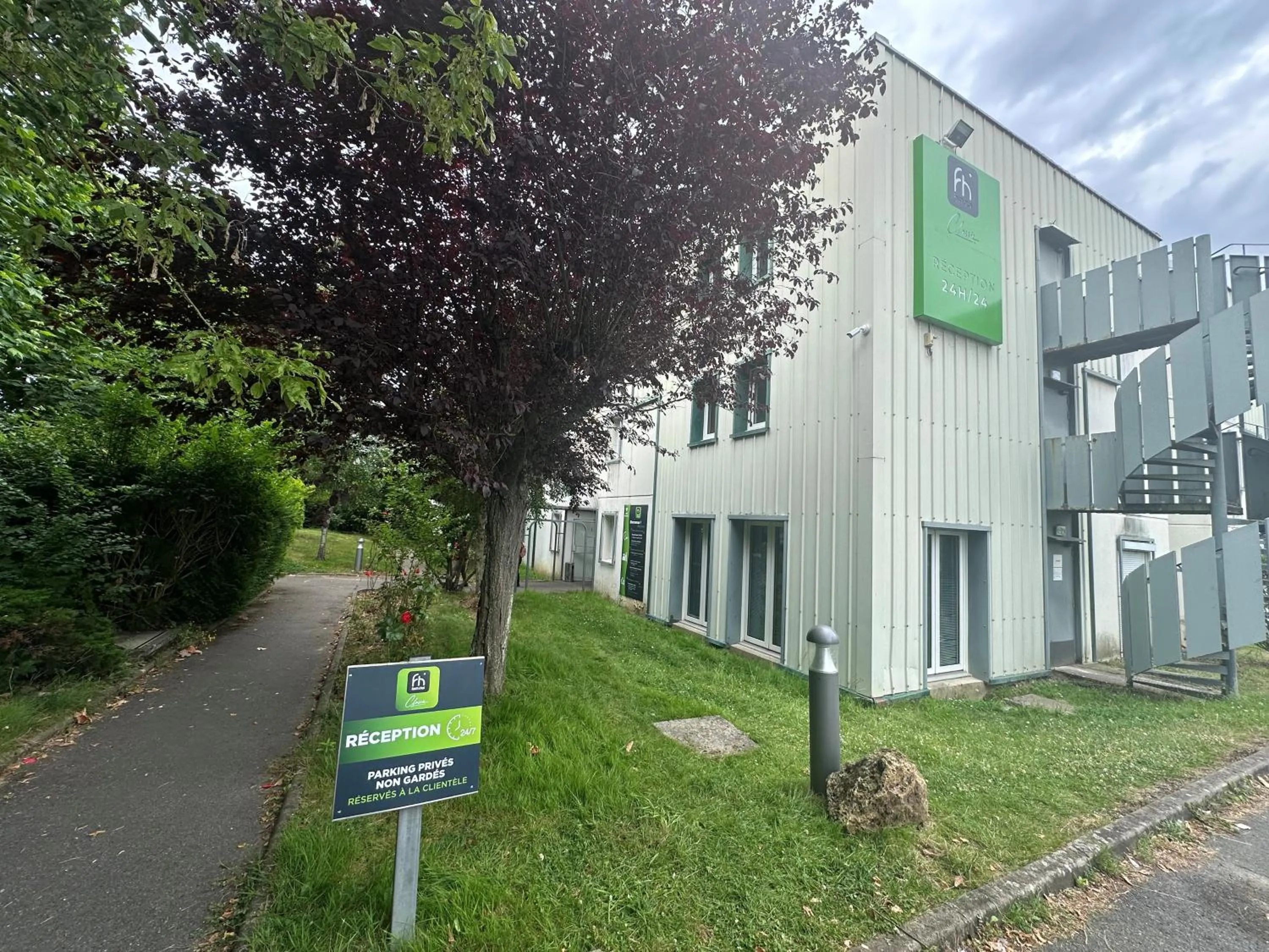 Property building in FAST HOTEL Les Ulis - Courtabœuf