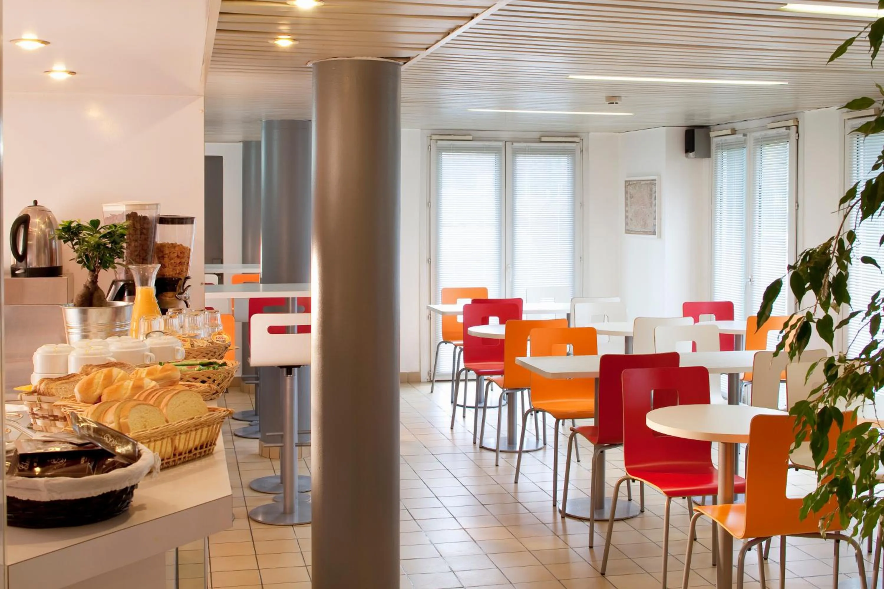 Restaurant/places to eat in FAST HOTEL Les Ulis - Courtabœuf