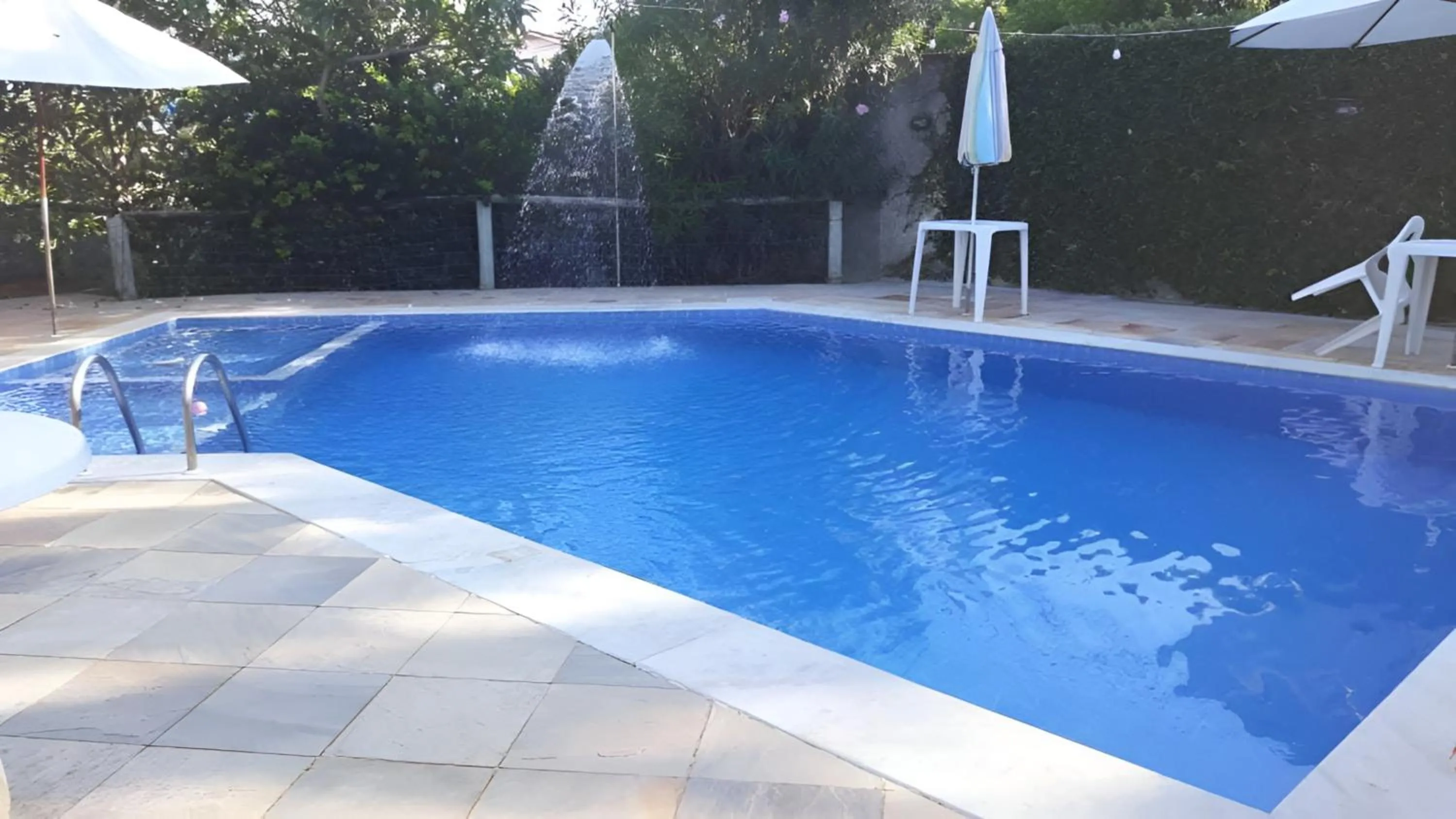 Swimming pool in Pousada Ipitanga IV