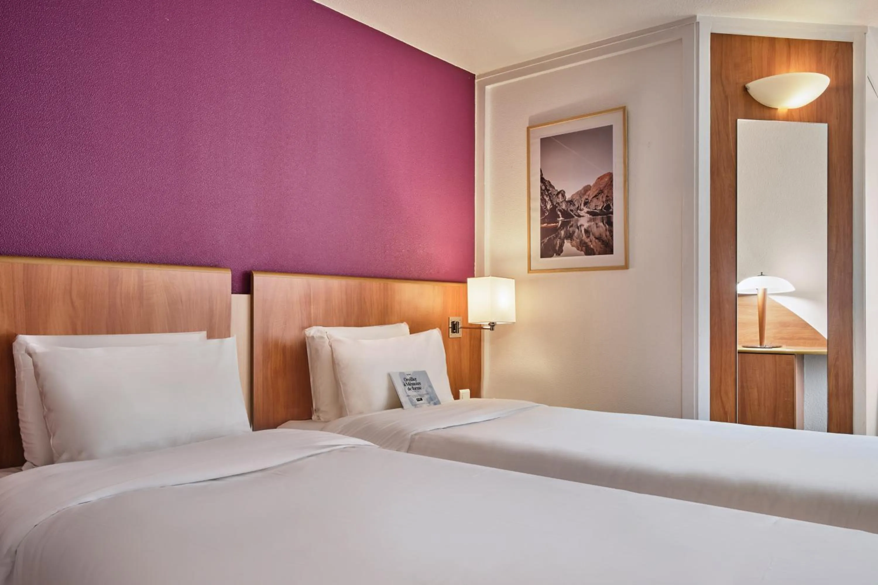 Bed in Kyriad Paris Sud Les Ulis Courtaboeuf