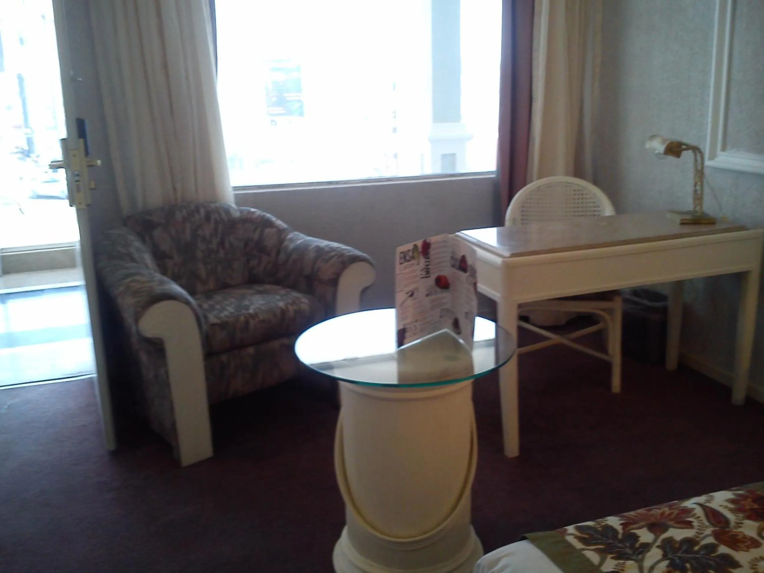 Seating area in Paraíso Express