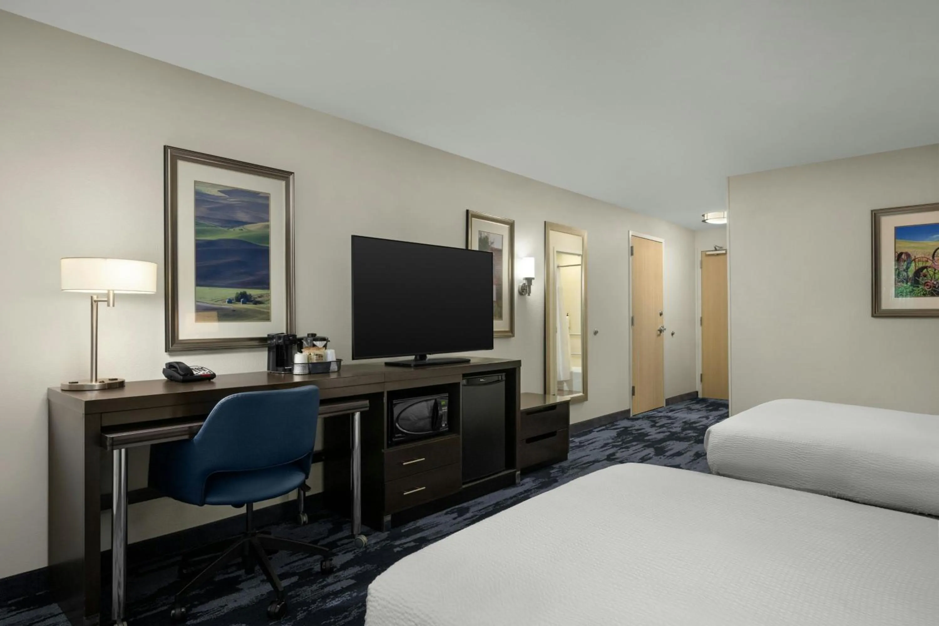 Photo of the whole room, Bed in Fairfield Inn & Suites by Marriott Moscow