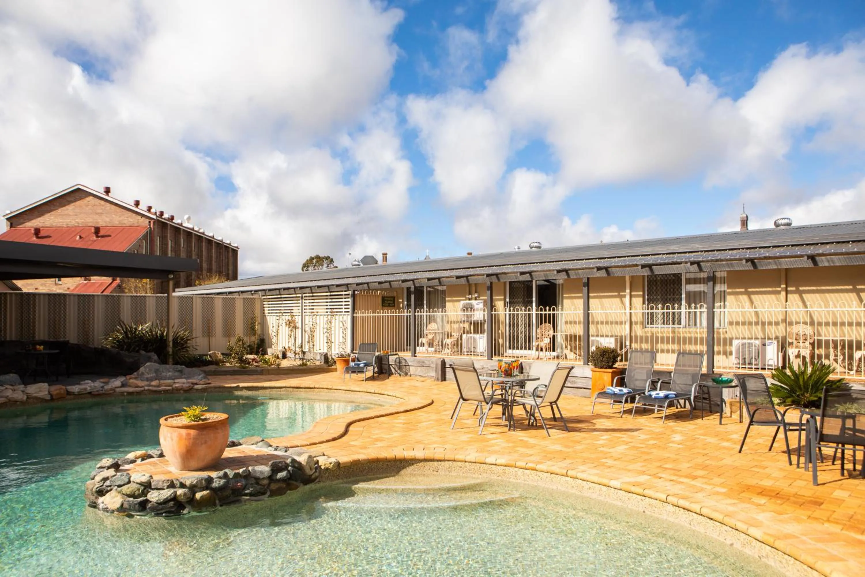 New England Motor Lodge