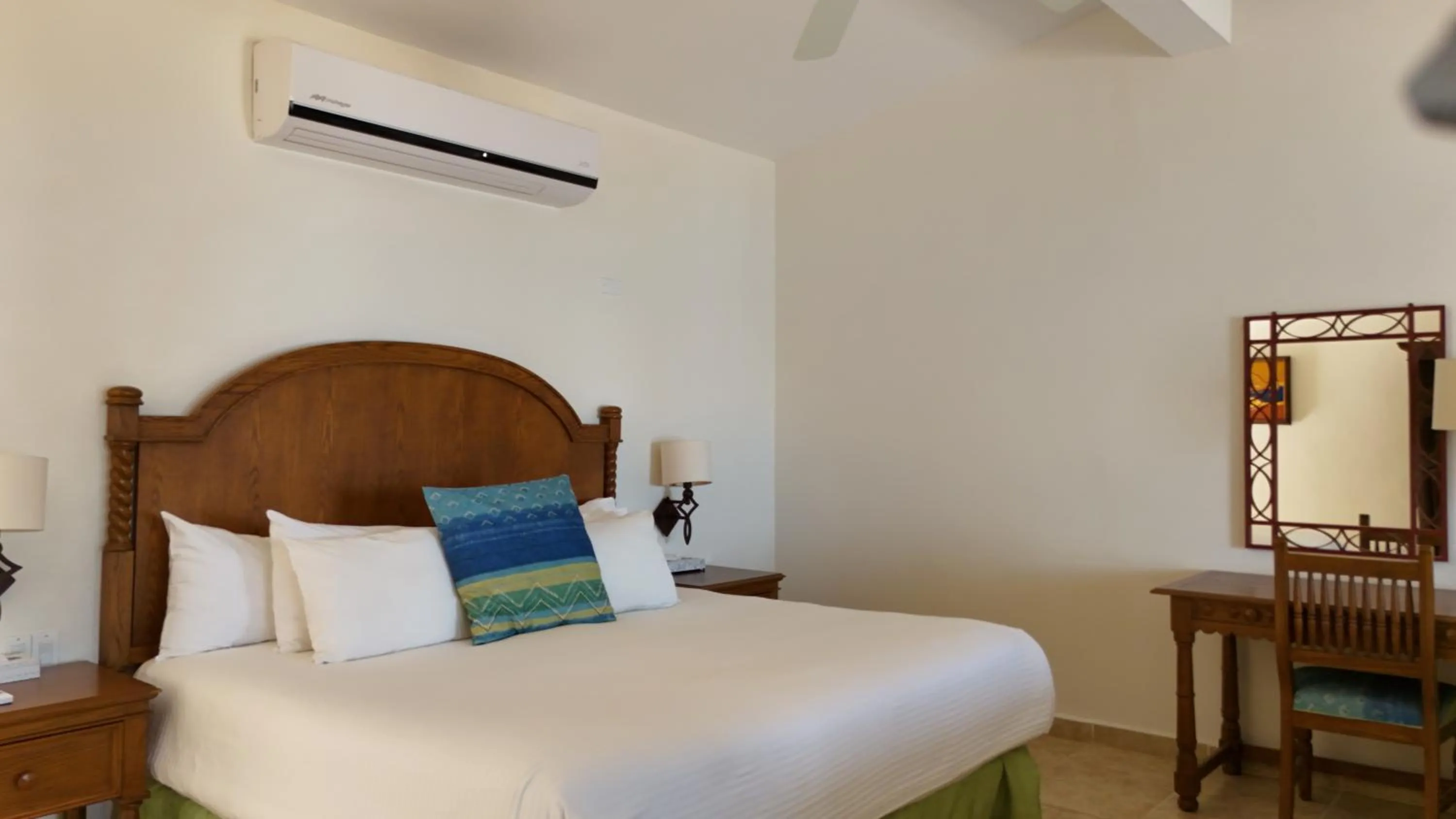 Bed in Punta Pescadero Paradise Hotel & Villas