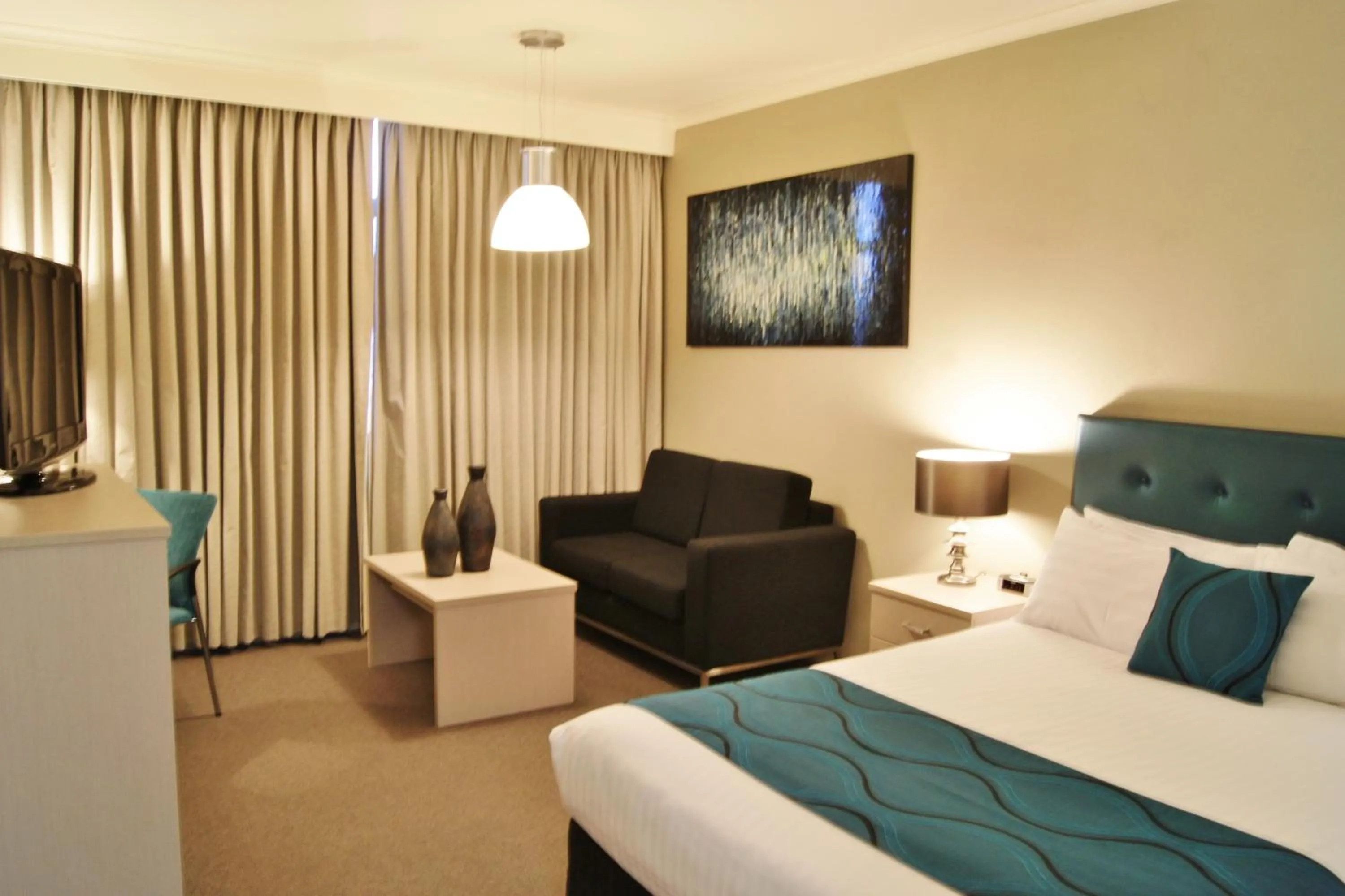 Hotel Deluxe - Non Pet Friendly in Pavilion Hotel Wagga Wagga