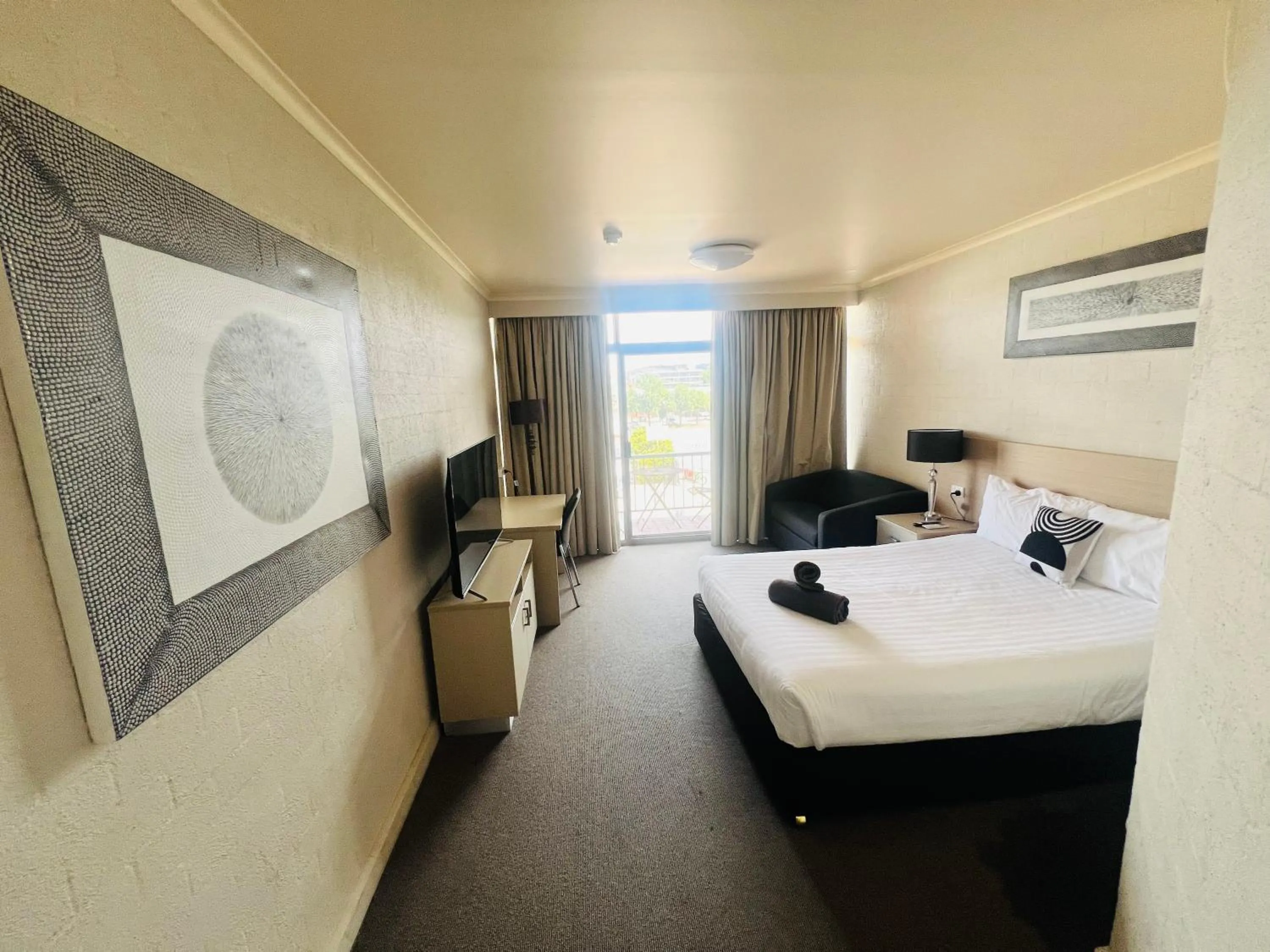 Bed in Pavilion Hotel Wagga Wagga