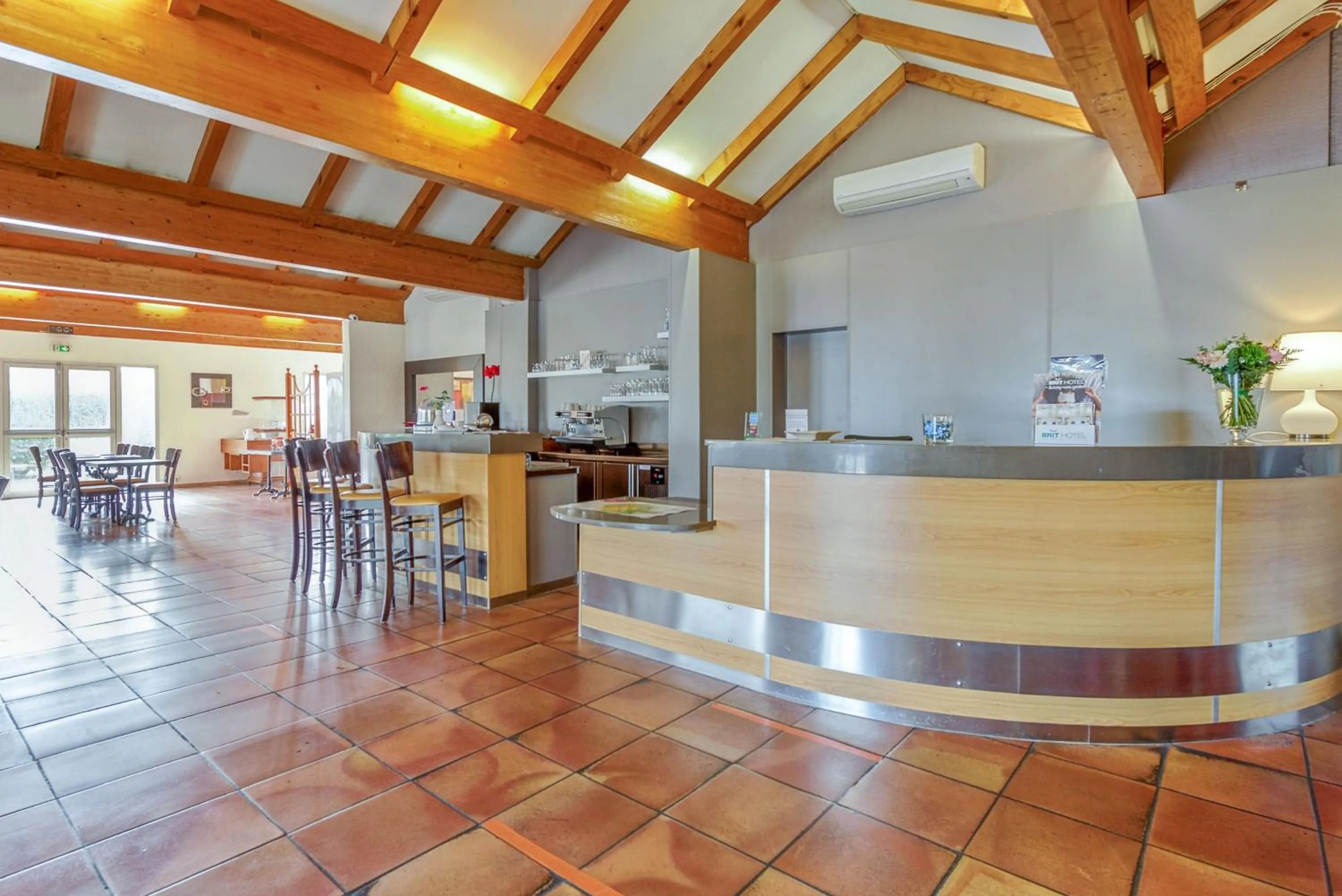 Lobby or reception in Brit Hotel Confort Castres