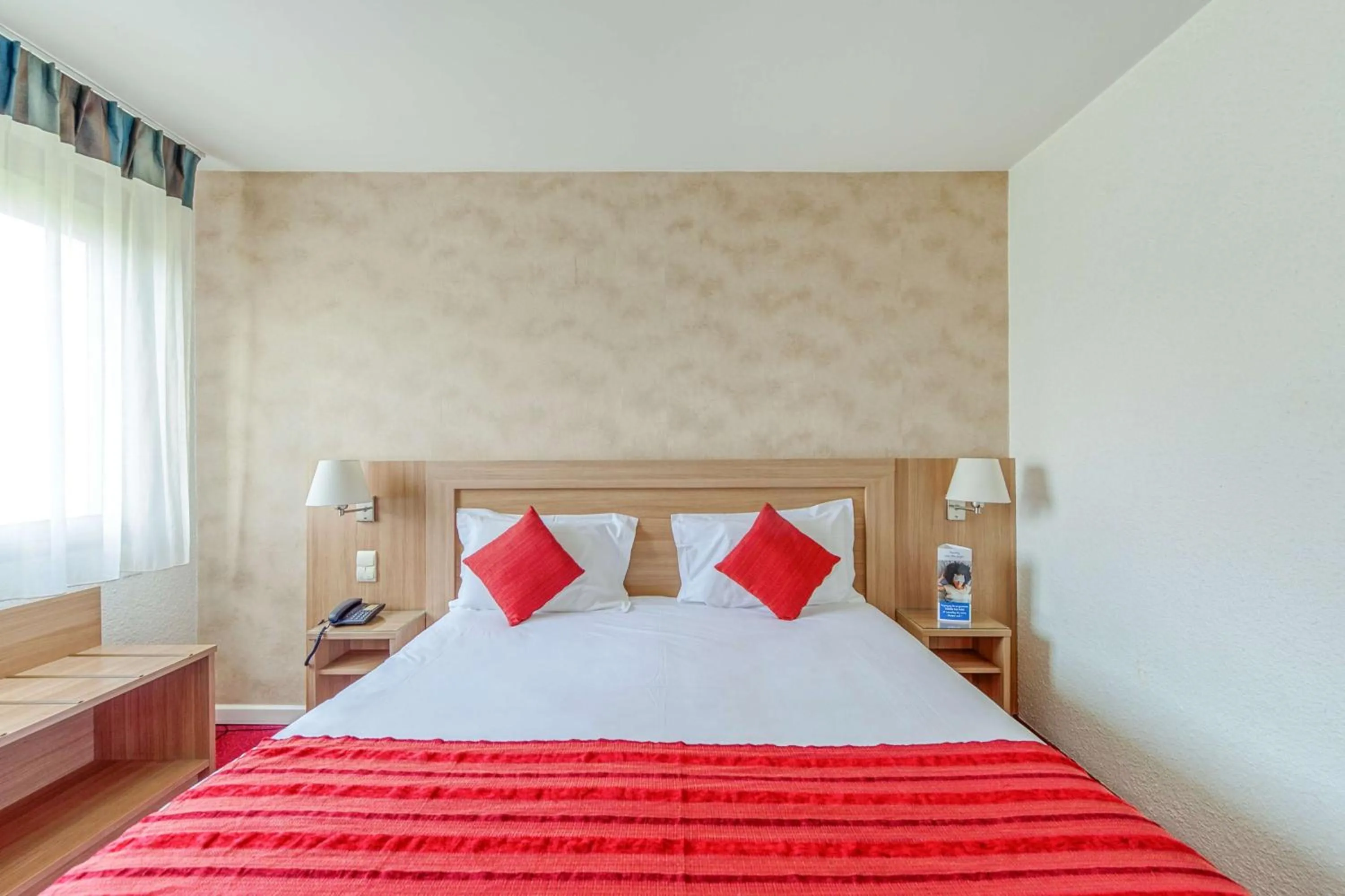 Bedroom, Bed in Brit Hotel Confort Castres