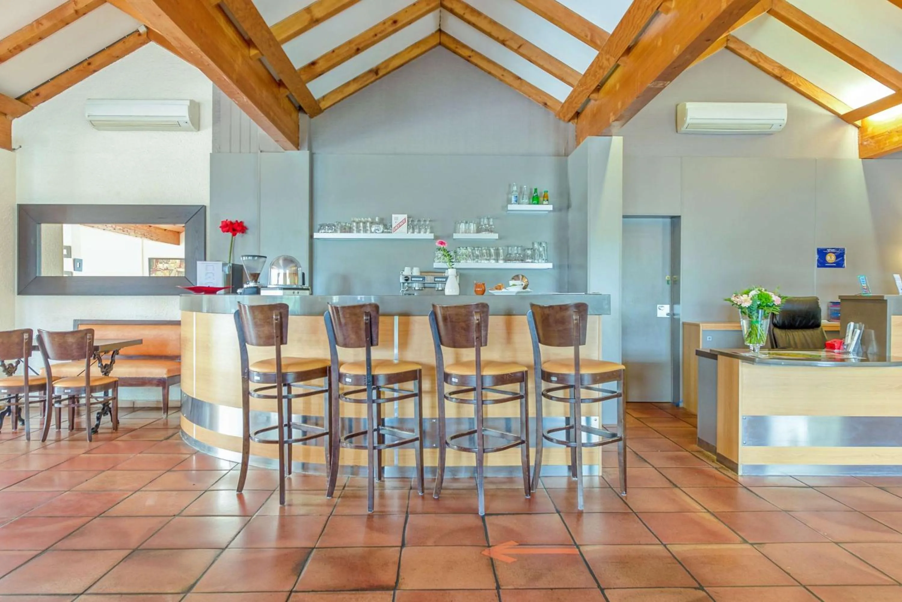 Lobby or reception in Brit Hotel Confort Castres