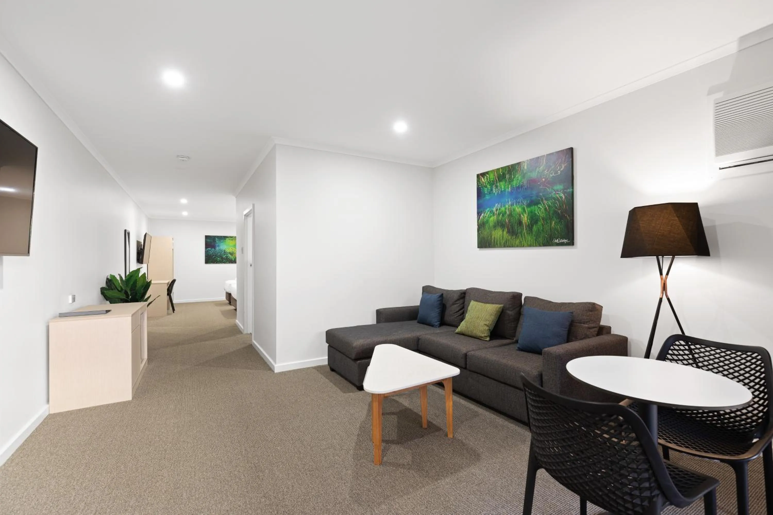 Living room in Presidential Motel