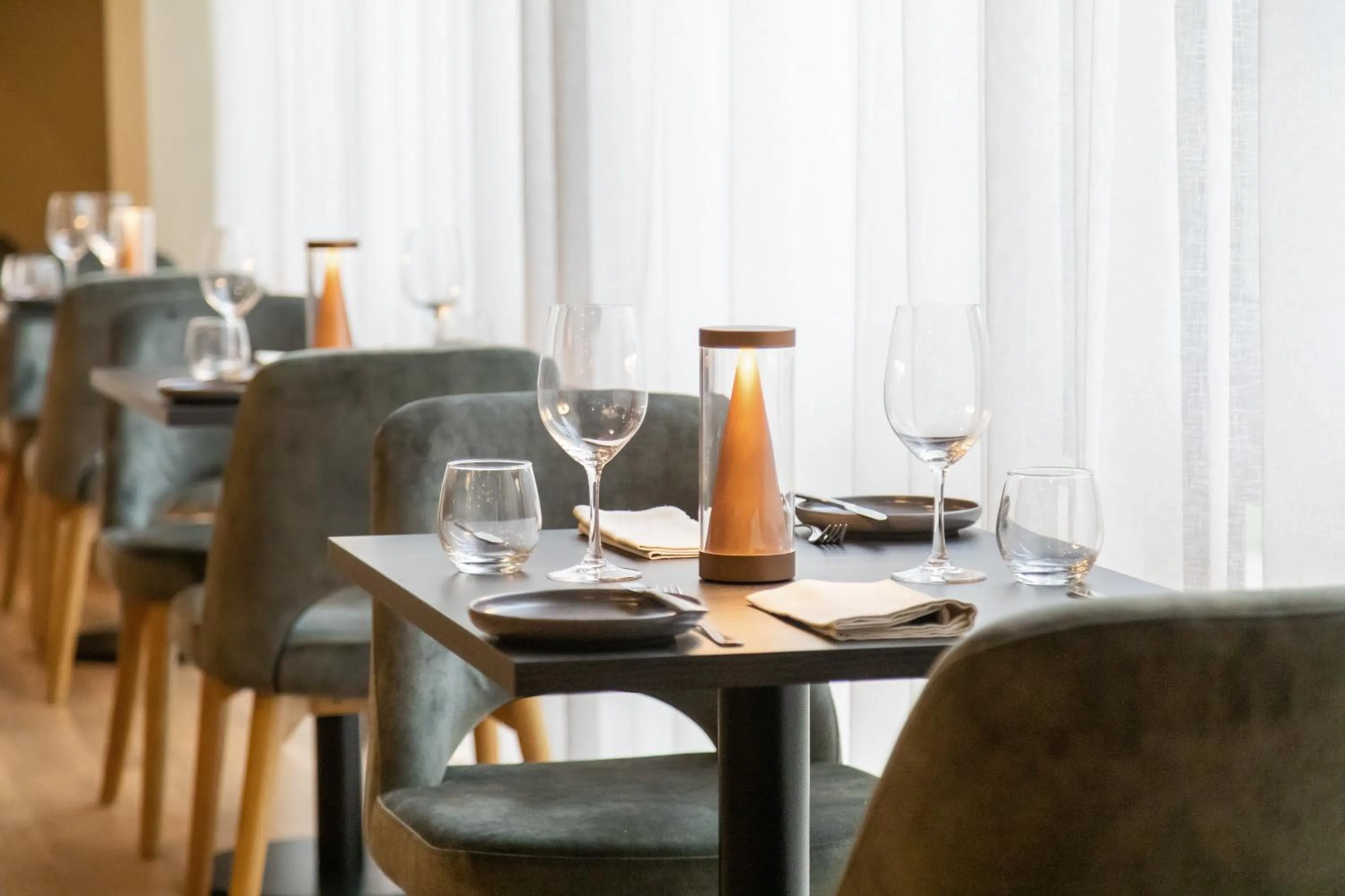 Restaurant/places to eat in Presidential Motel