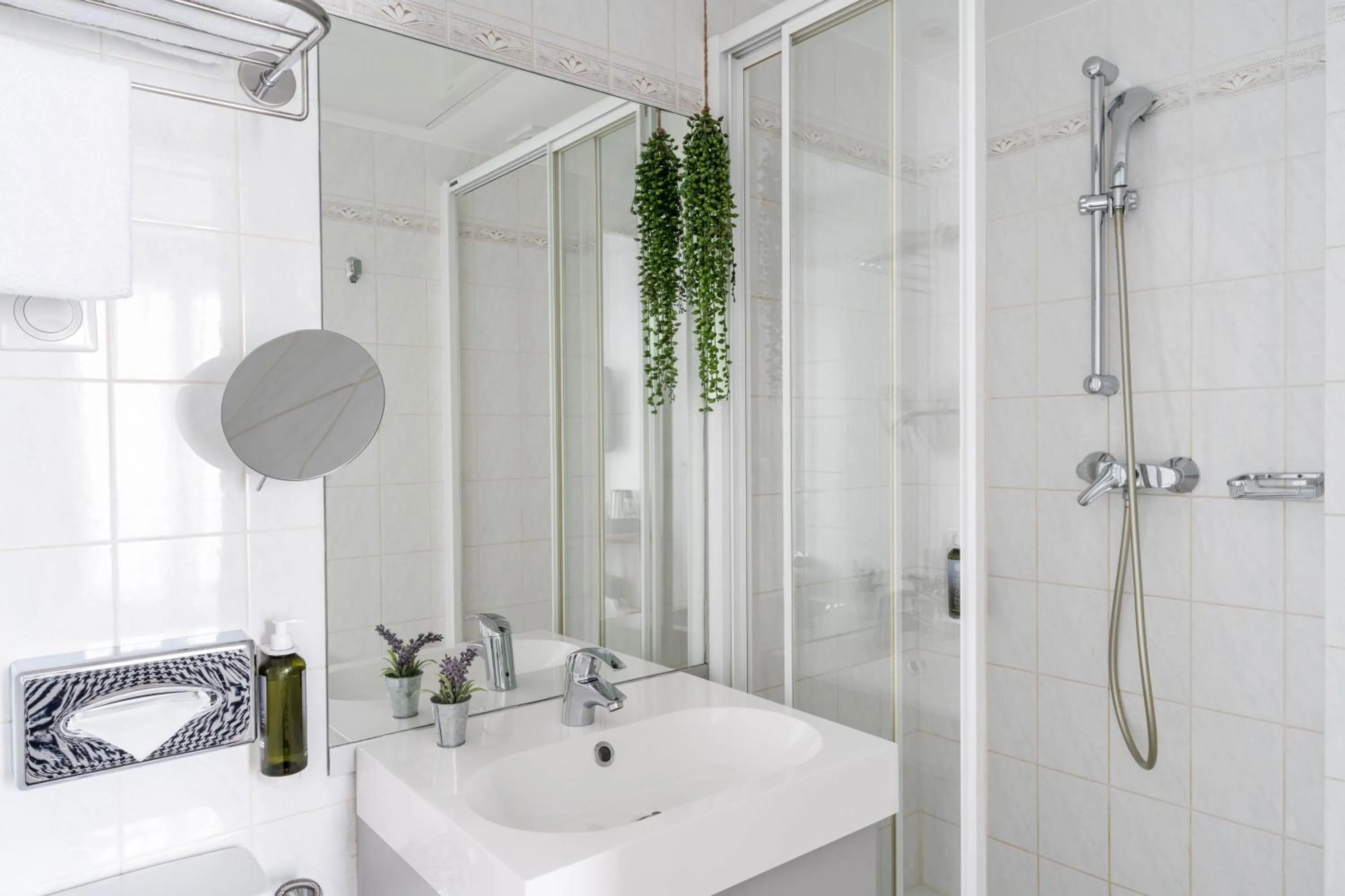 Bathroom in Hotel George - Astotel