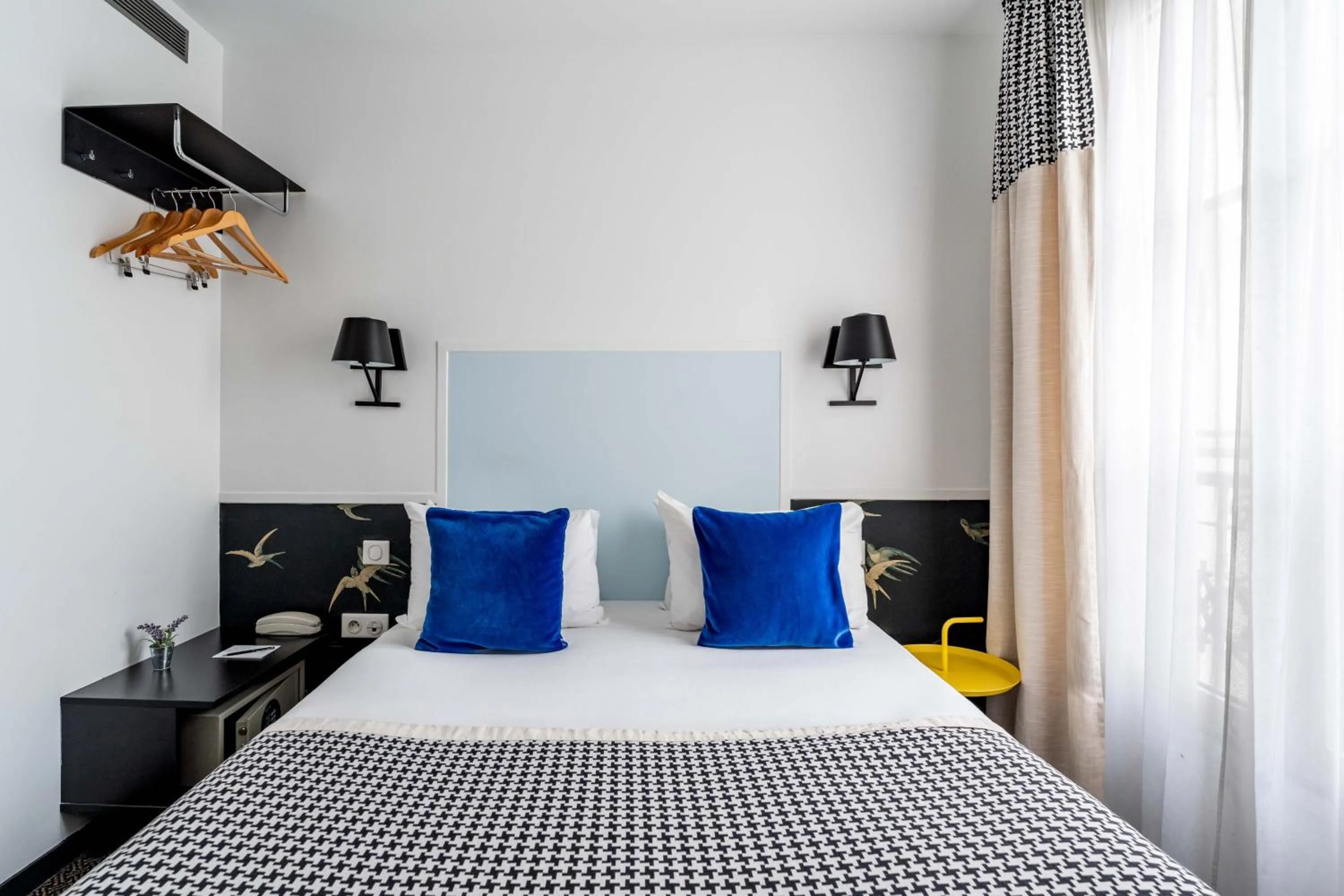 Bed in Hotel George - Astotel