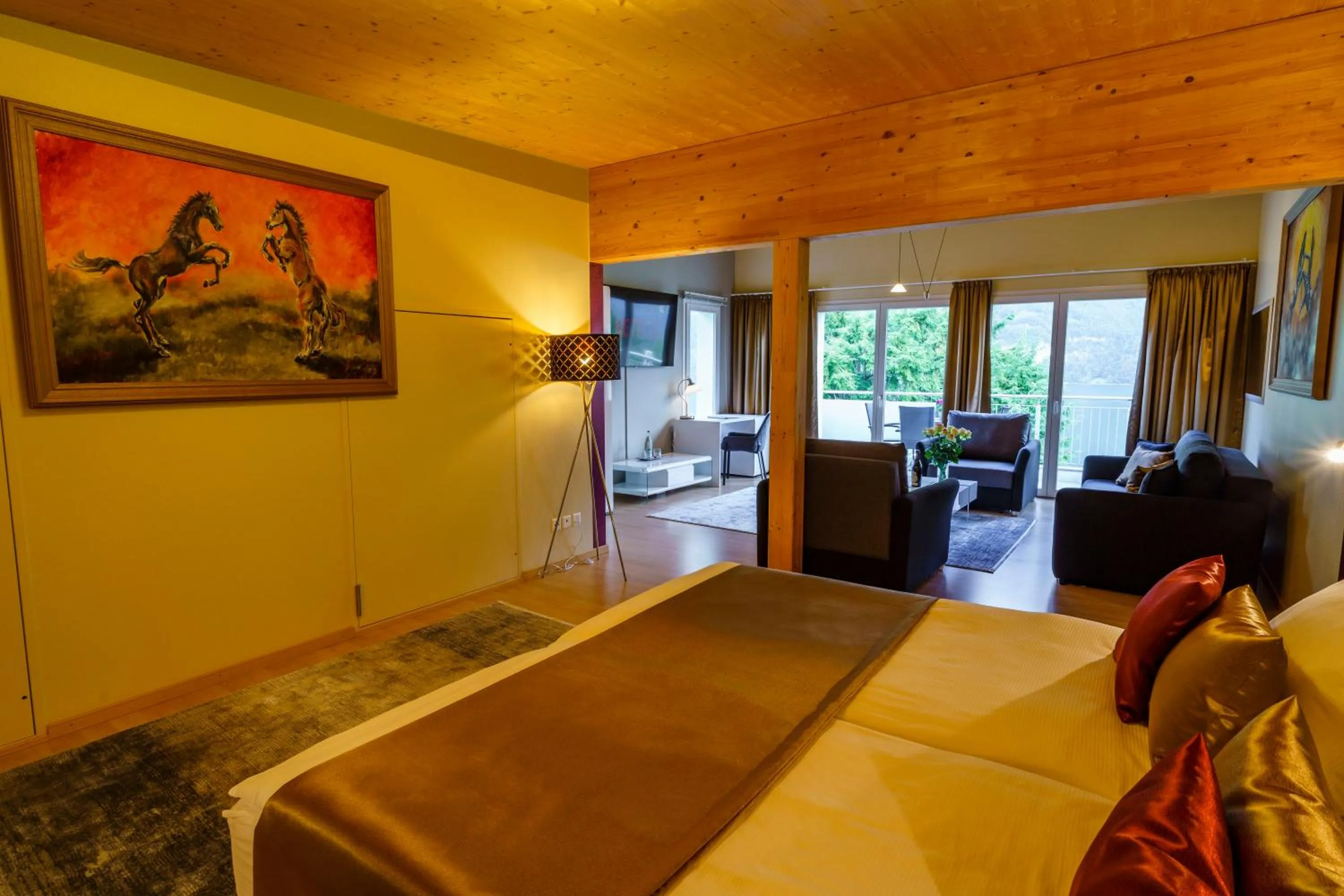 Living room, Bed in Seeblick SMART Hotel Rössli